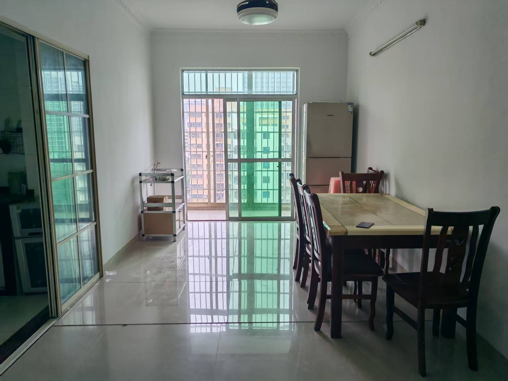 吉宝佳园 3室2厅2卫 175.0万 吉宝佳园 3室2厅2卫 175.0万客厅