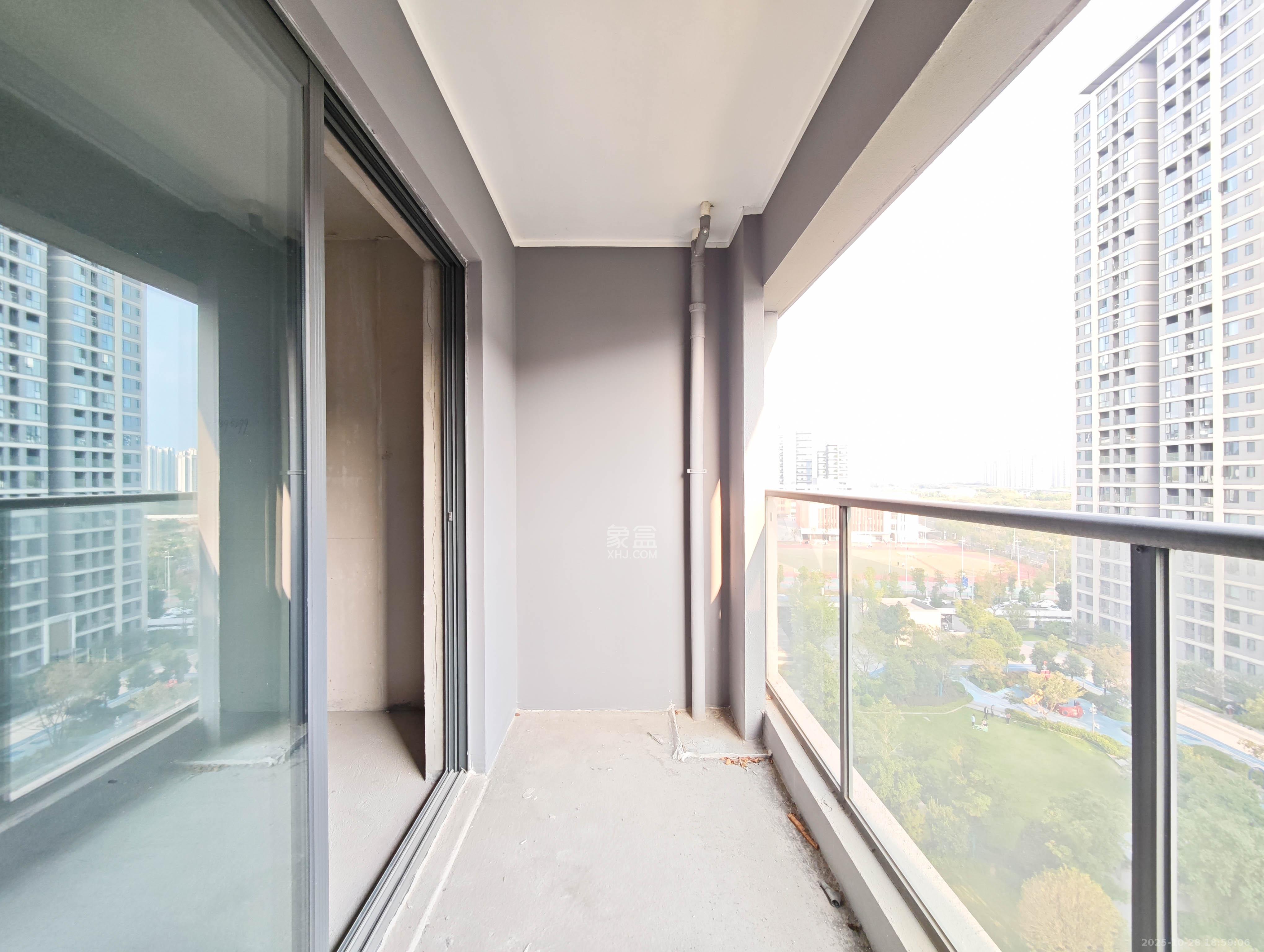 新城明昱东方 3室2厅1卫 78.0万 新城明昱东方 3室2厅1卫 78.0万阳台