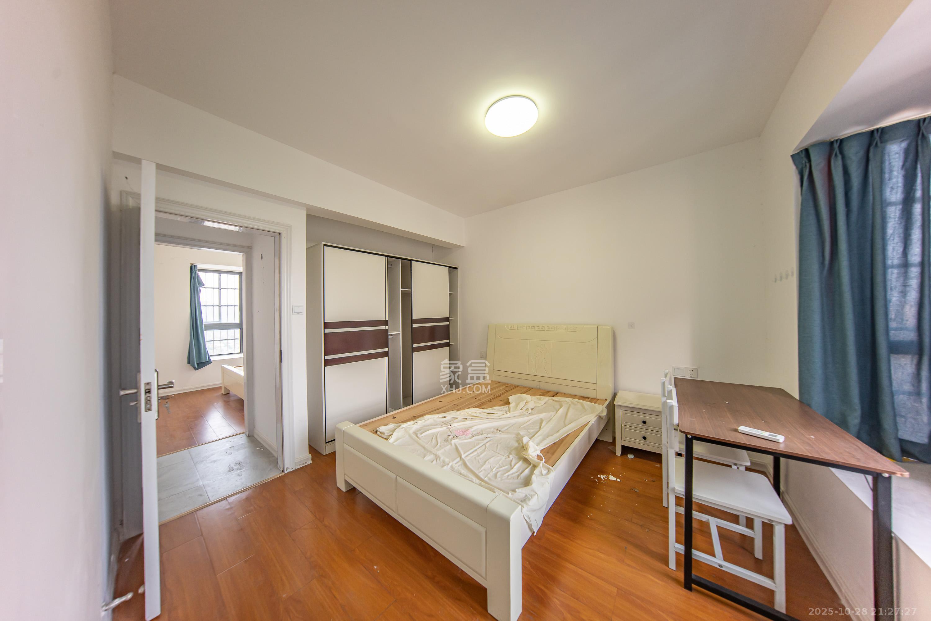 九龙领仕汇  3室2厅2卫    43.8万卧室