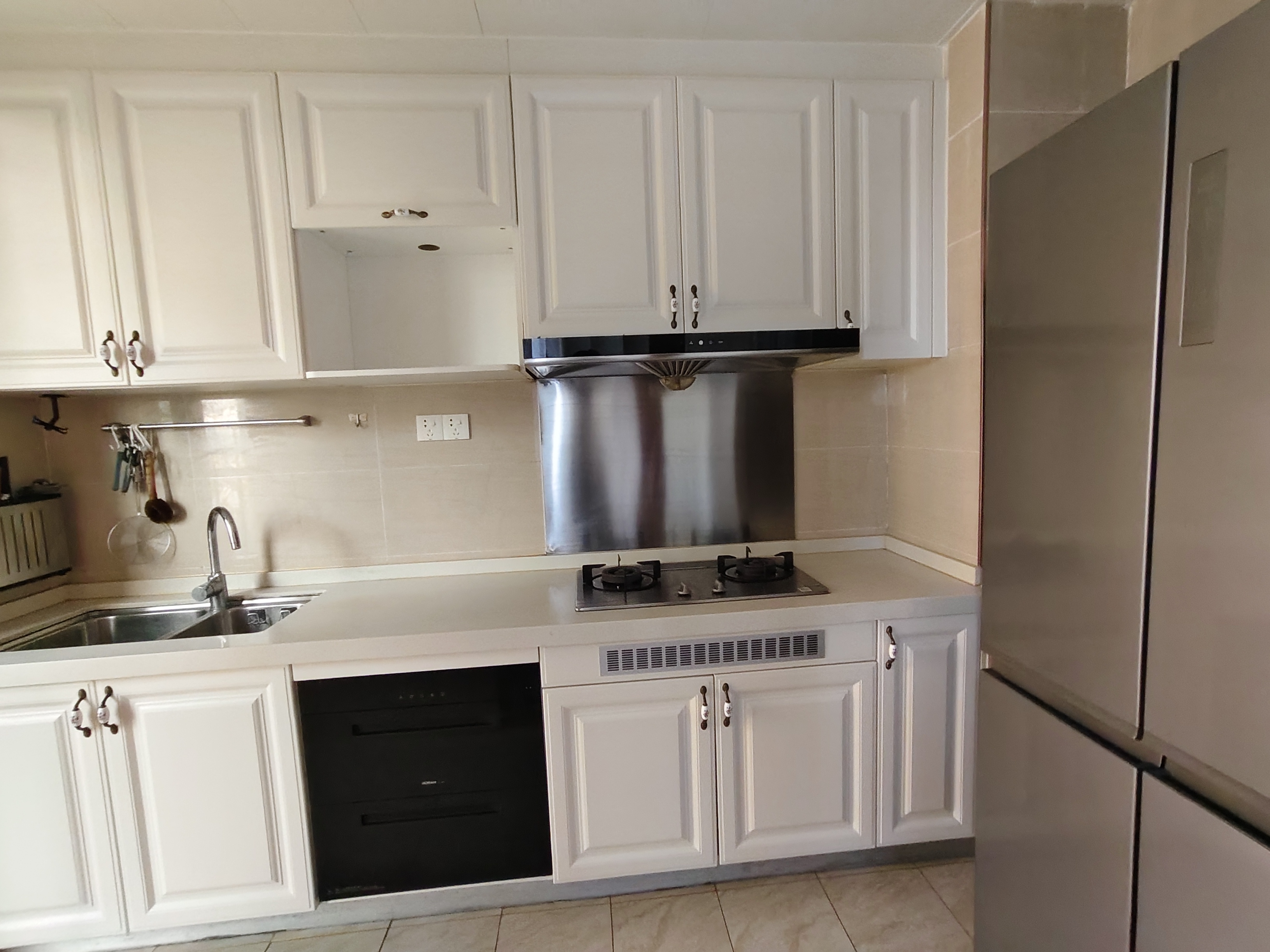 恒大绿洲 3室2厅2卫 2200.0元/月 恒大绿洲 3室2厅2卫 2200.0元/月室内图