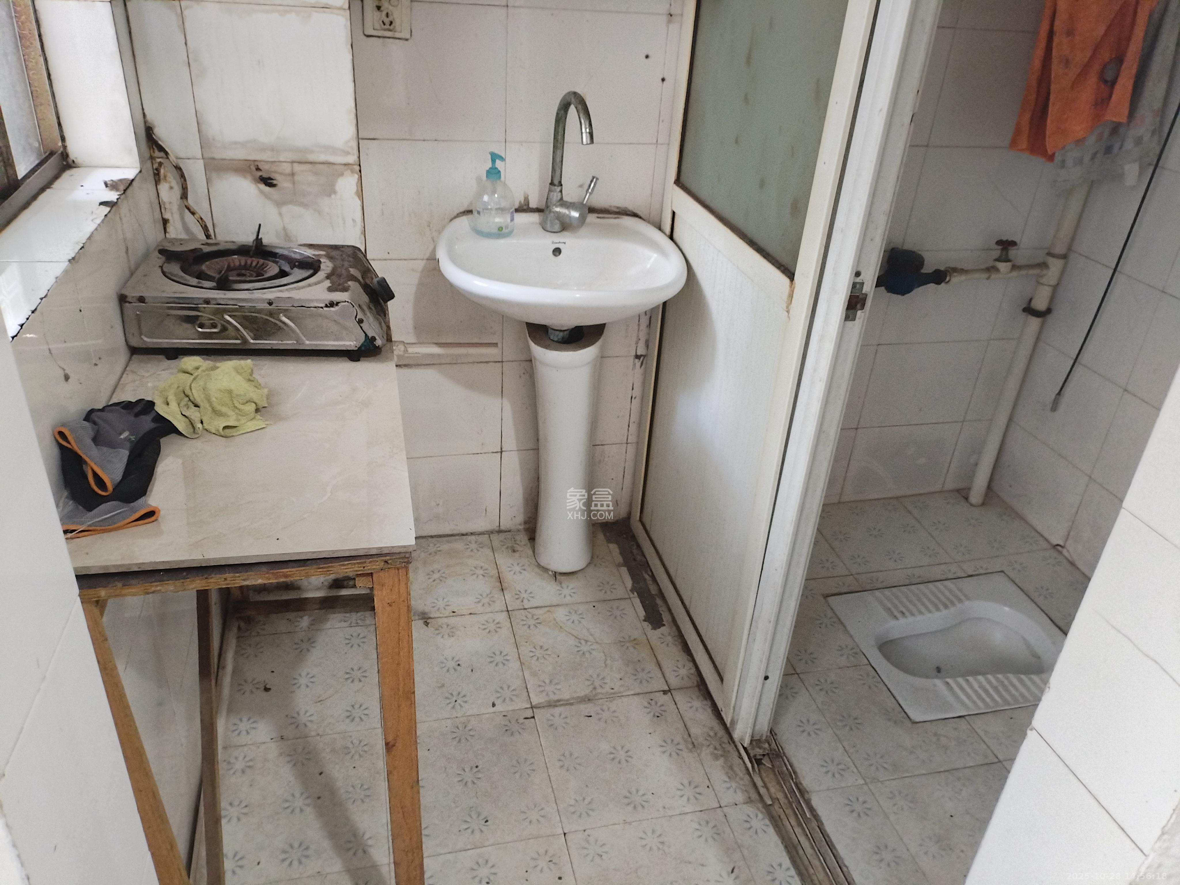 金石蓉园  2室1厅1卫    2400.0元/月室内图