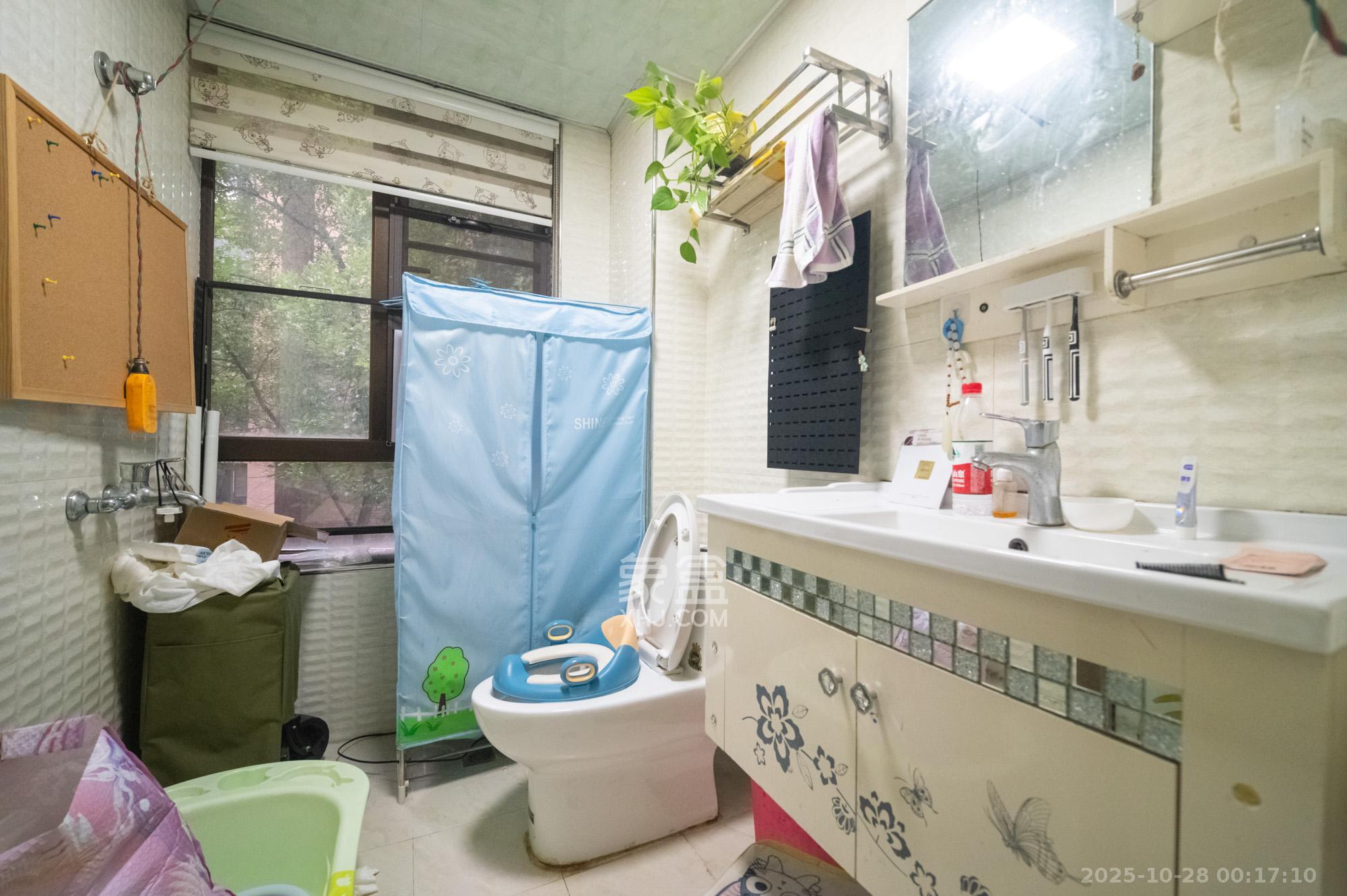 华润凤凰城三期  3室2厅2卫    86.0万卫生间