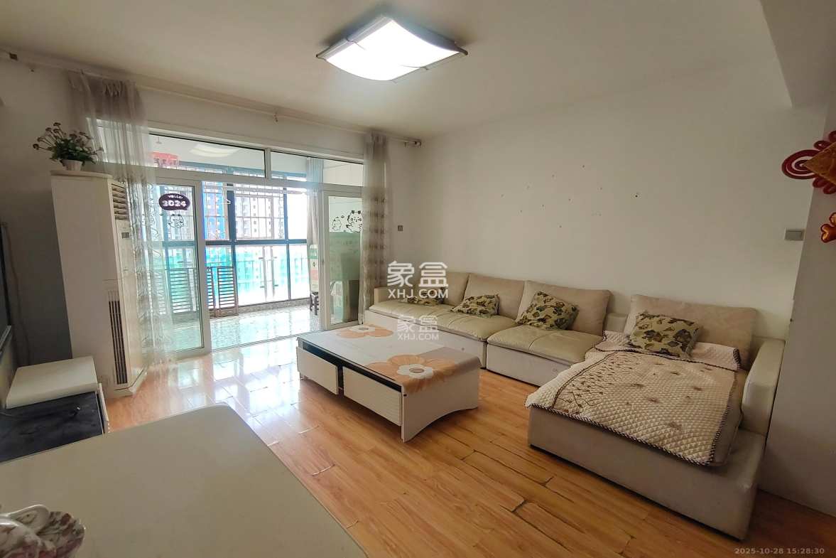 江临天下  2室2厅1卫    1700.0元/月 江临天下  2室2厅1卫    1700.0元/月室内图1