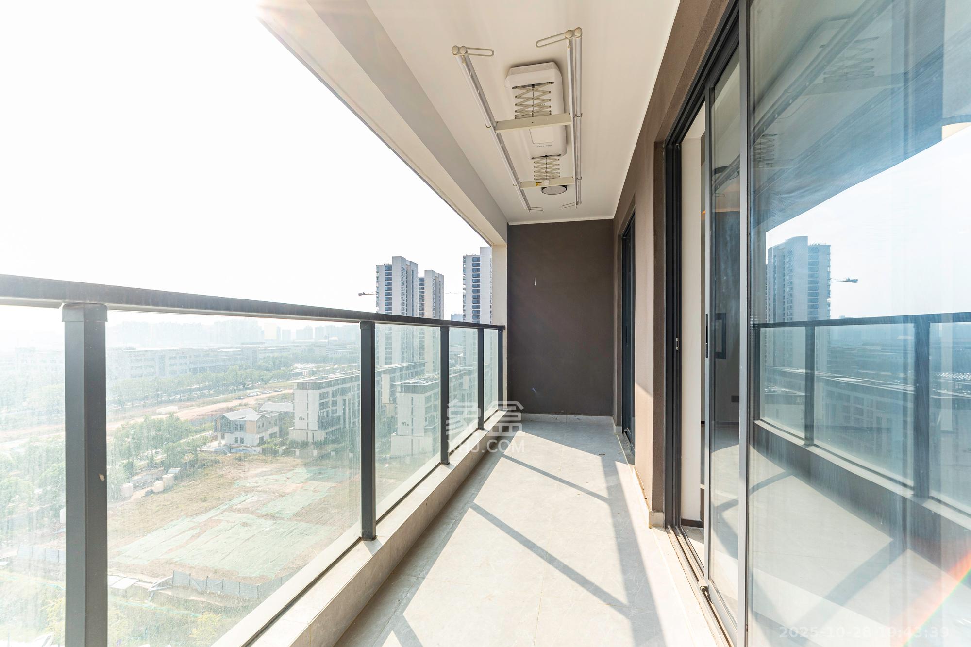 三一云谷 3室2厅2卫 118.0万 三一云谷 3室2厅2卫 118.0万阳台