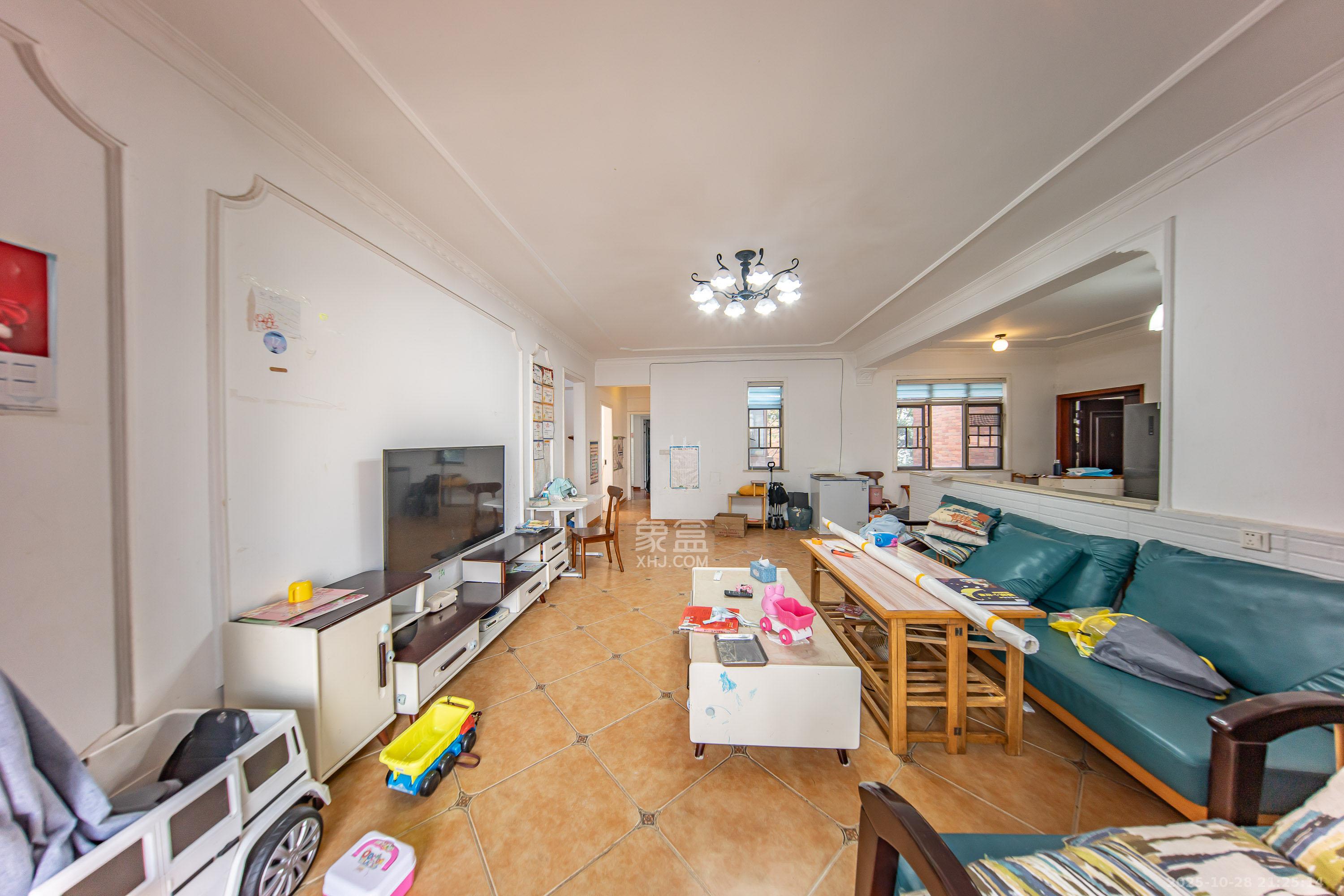 米兰春天  4室2厅2卫    103.0万