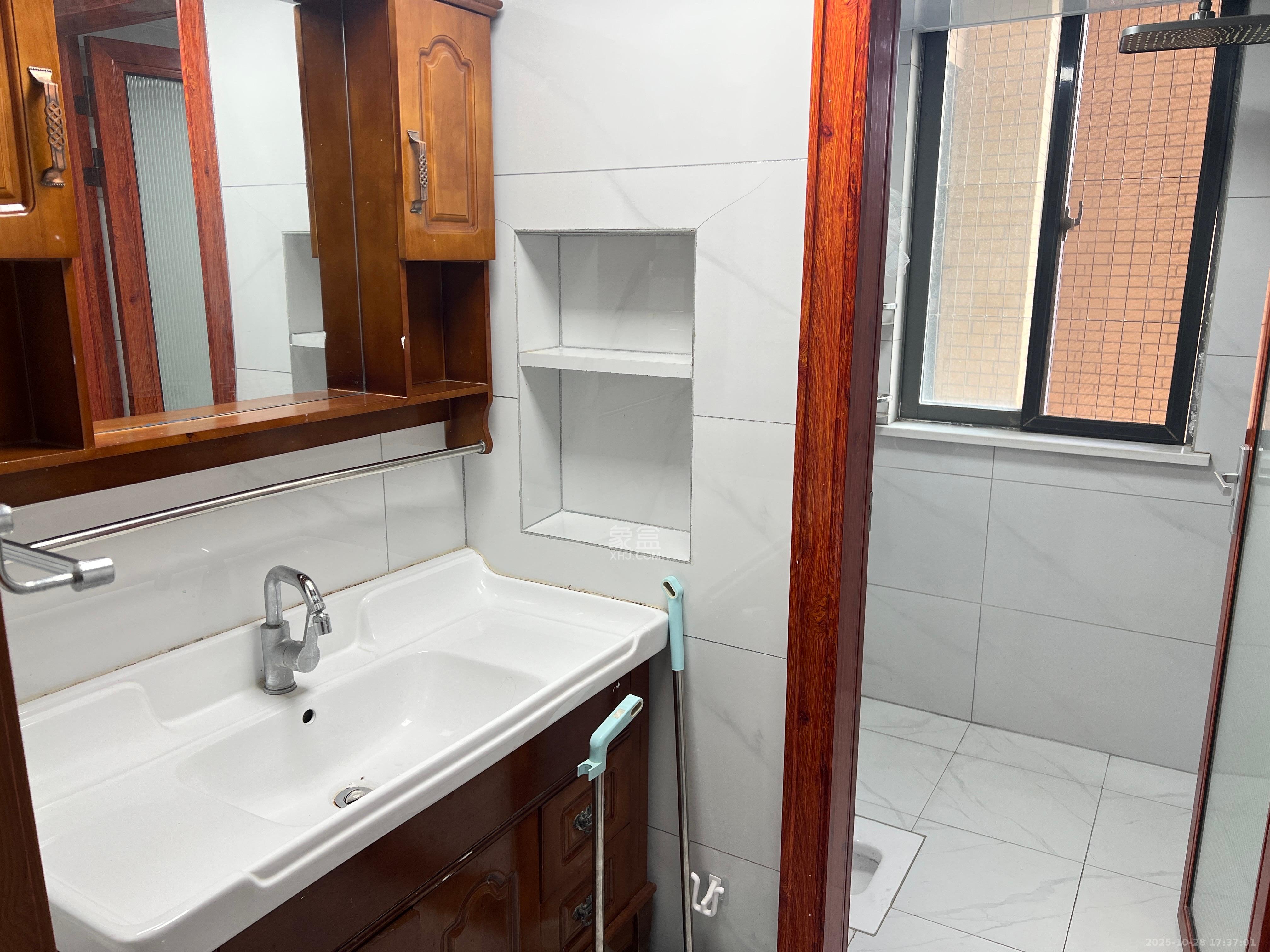 鑫远御文台一期  4室2厅1卫    3200.0元/月 鑫远御文台一期  4室2厅1卫    3200.0元/月室内图