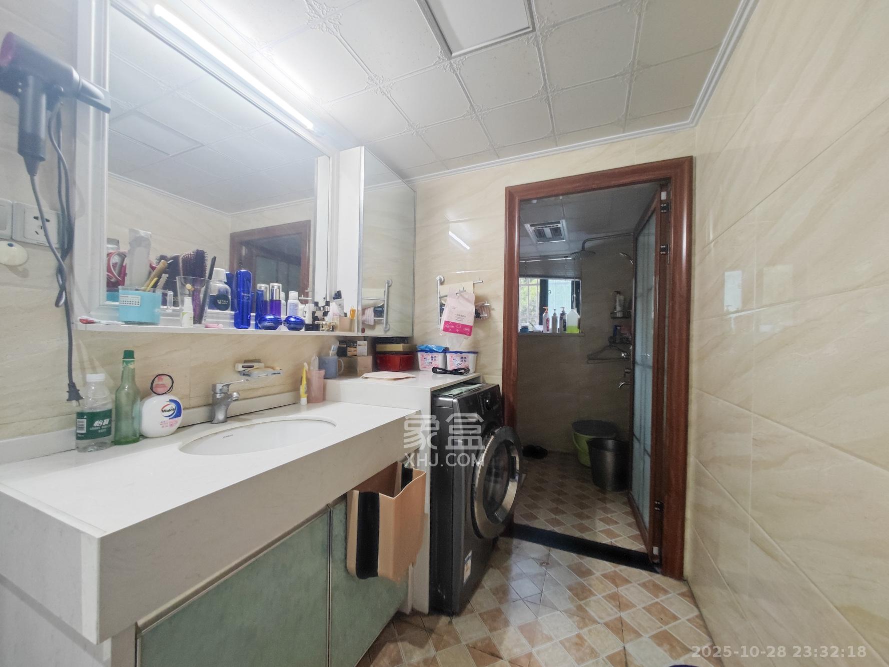 嘉华城（一期）  4室2厅2卫    158.0万卫生间