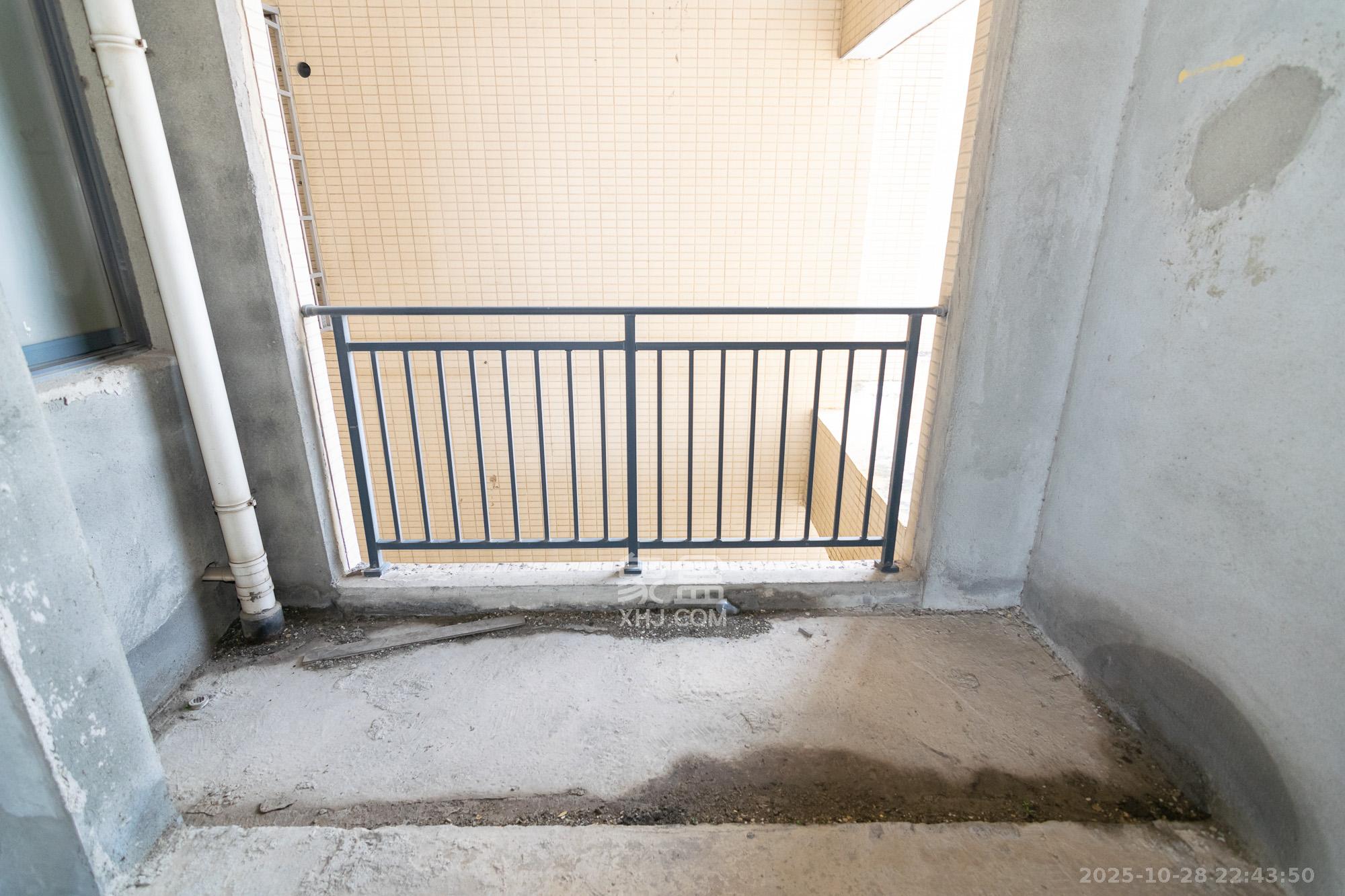 盛腾雅苑（新雅黄金苑二期）  4室2厅2卫    82.0万阳台