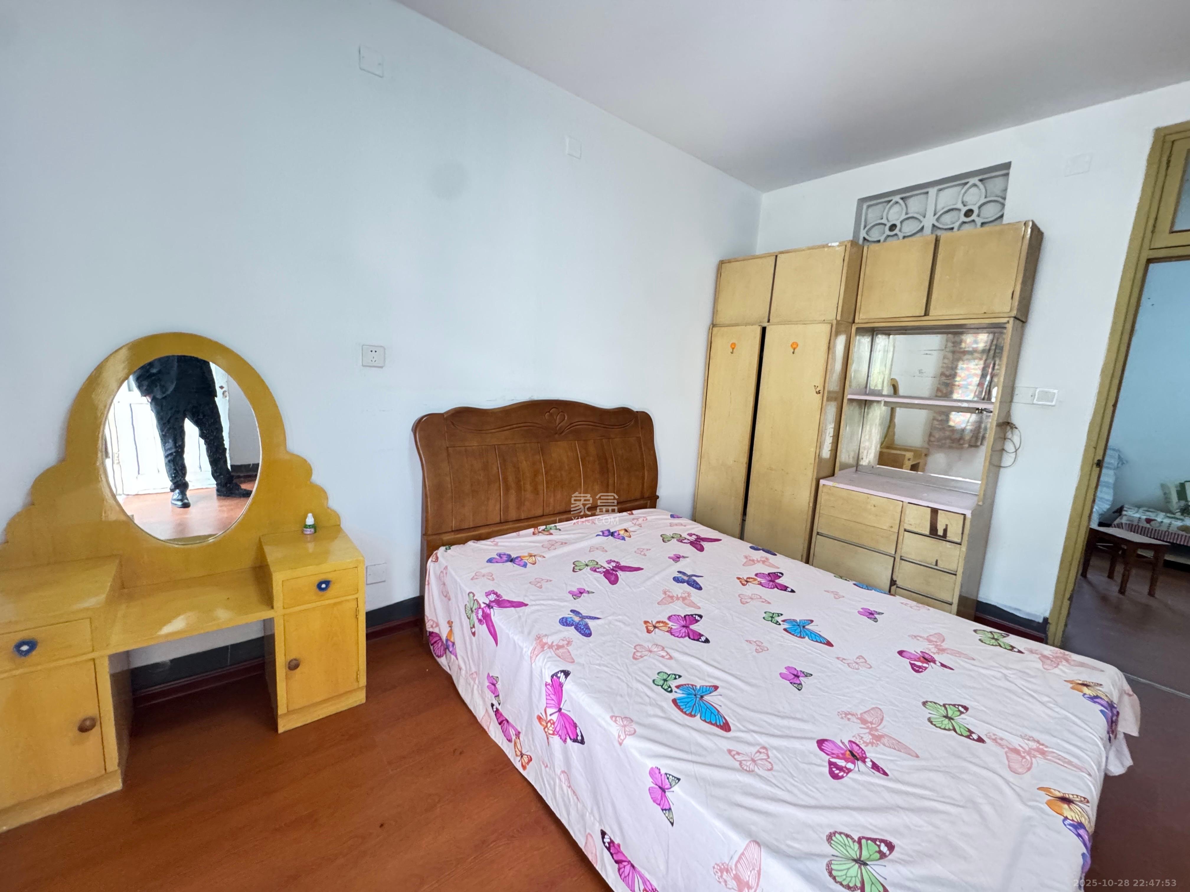 中南家园  1室2厅1卫    1500.0元/月室内图