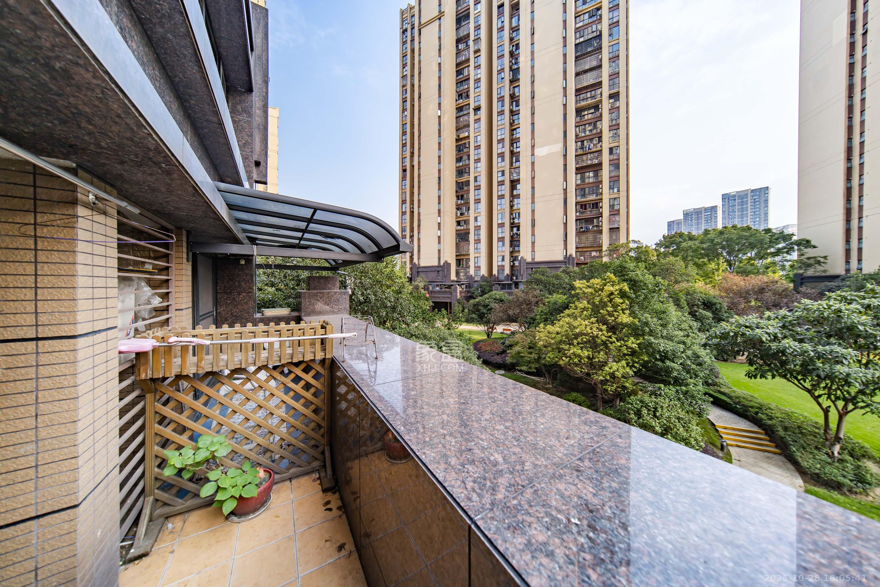 兰亭湾畔  2室2厅1卫    75.0万阳台