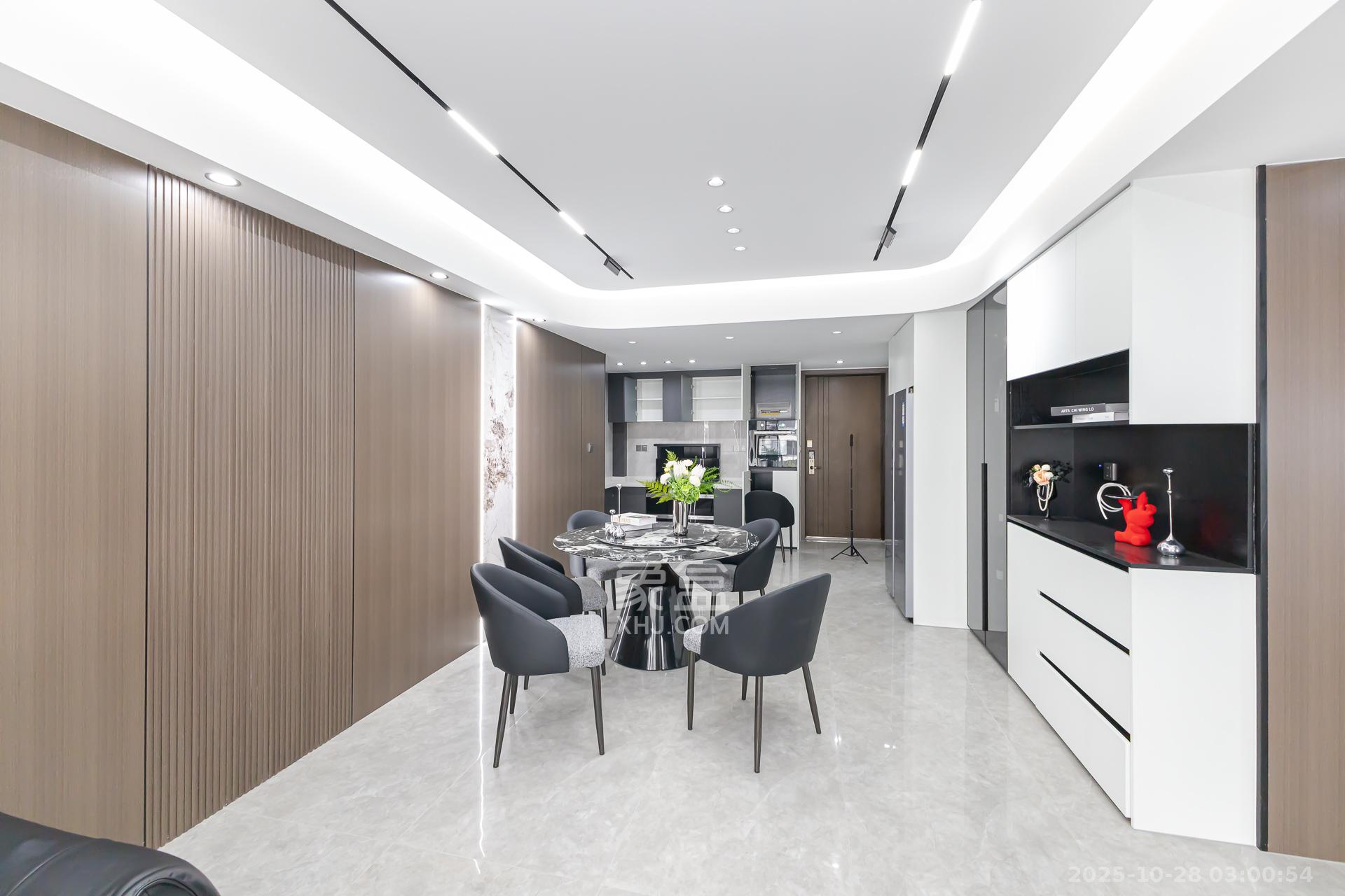 越秀湘江星汇城二期  4室2厅1卫    122.8万客厅