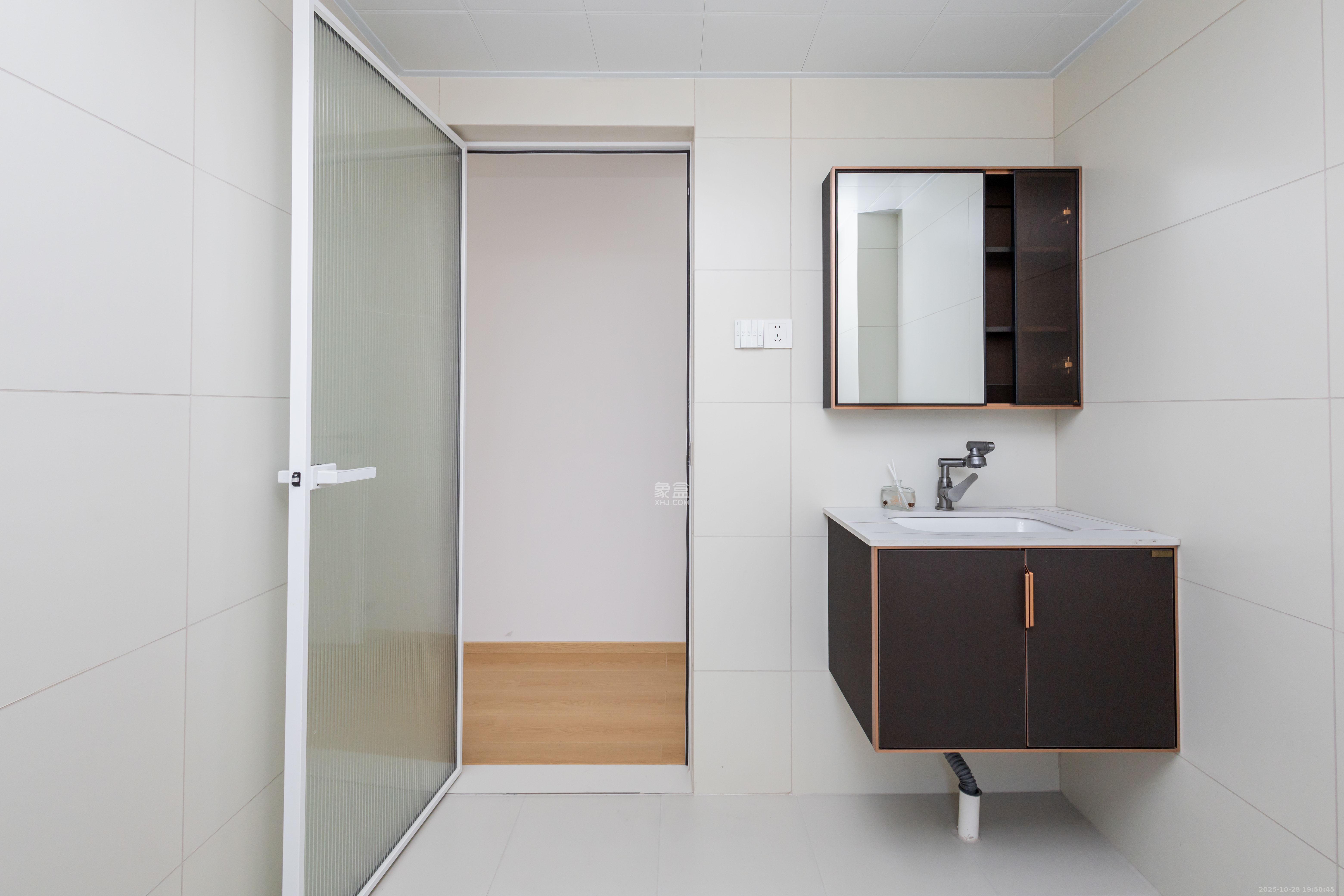 圣力华苑 3室2厅2卫 70.8万 圣力华苑 3室2厅2卫 70.8万卫生间