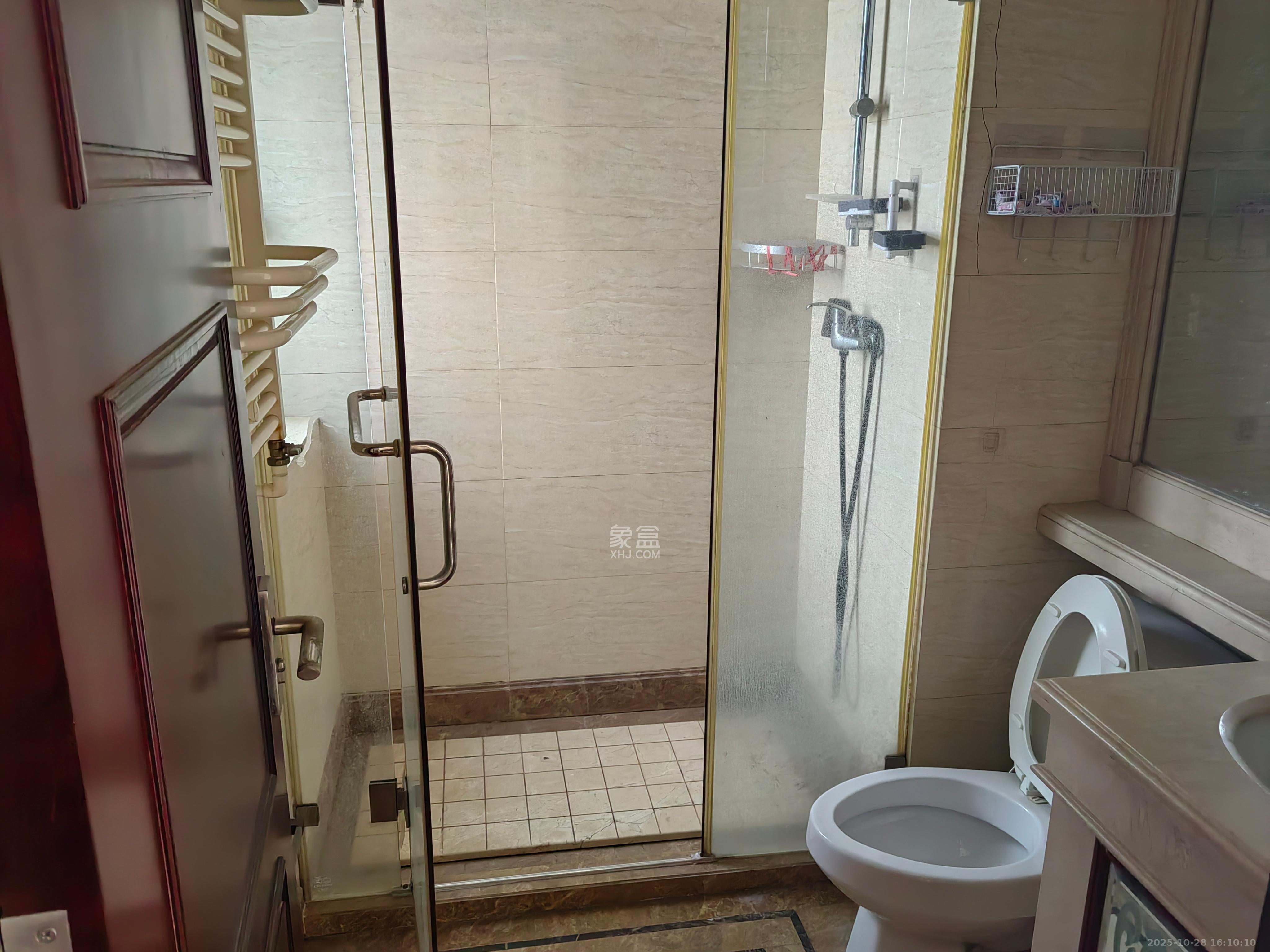 中海国际一期  3室2厅2卫    2000.0元/月室内图