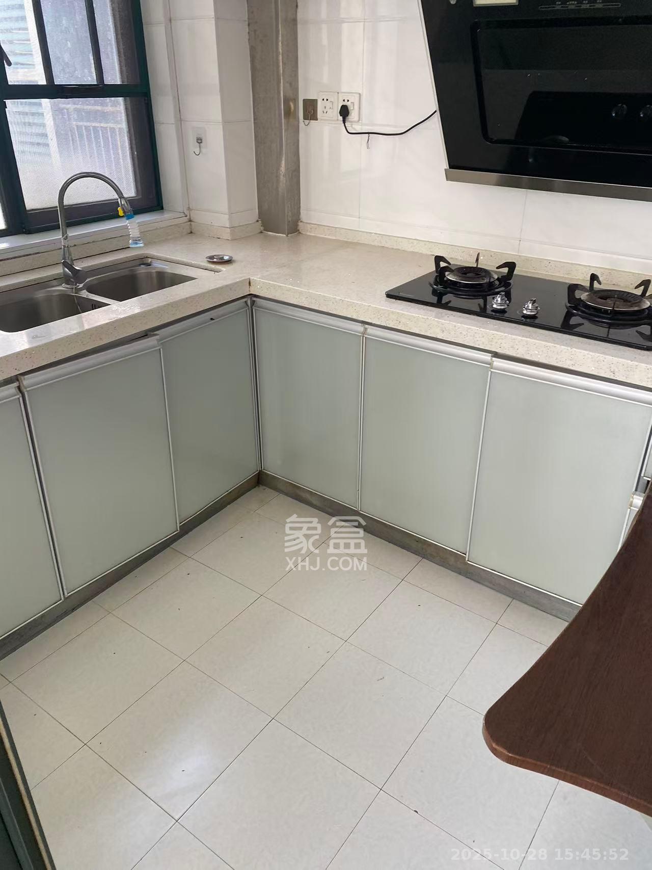 枫华府第  3室2厅1卫    1900.0元/月室内图