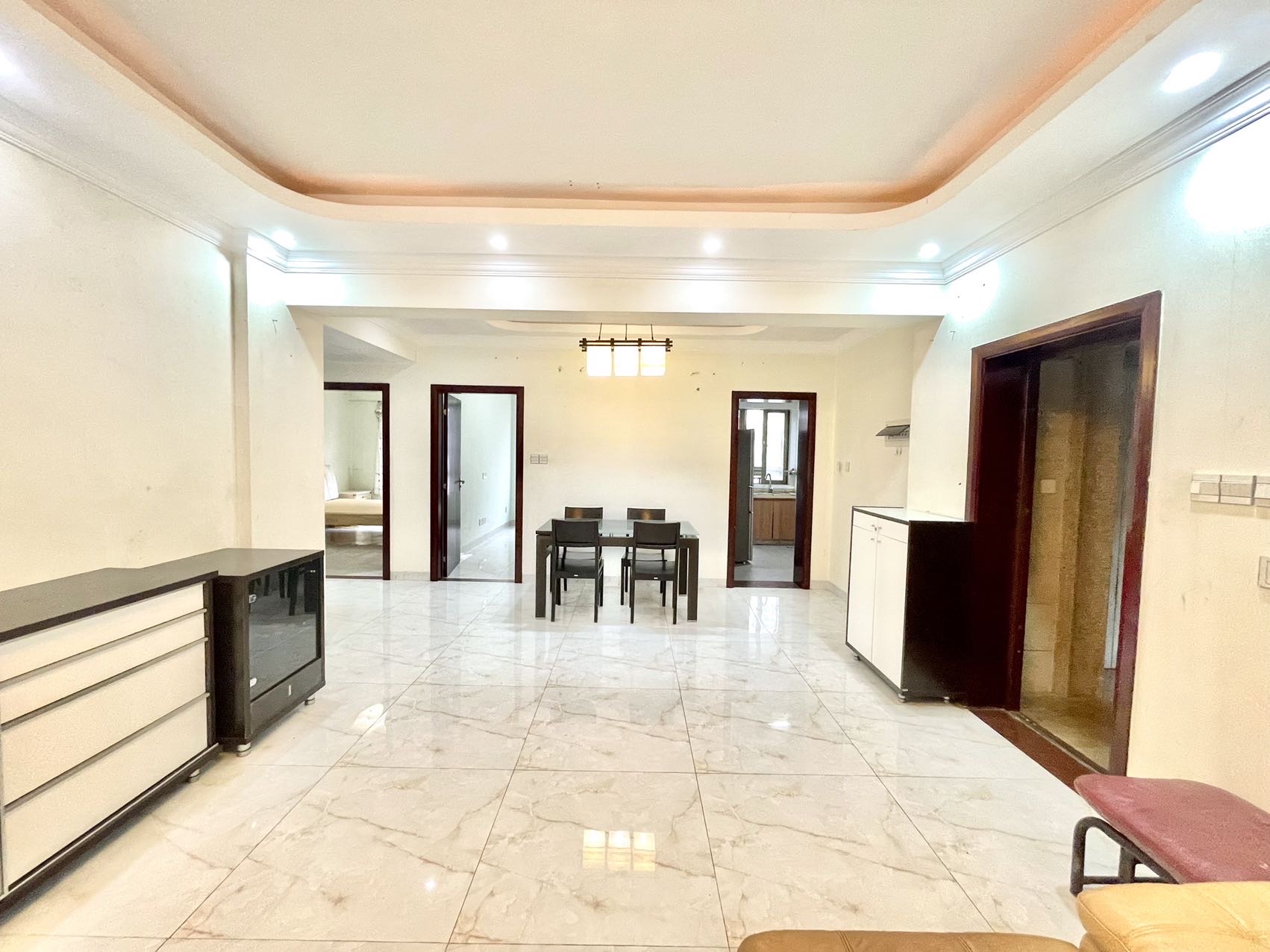 世代雅居  3室2厅2卫    4000.0元/月室内图