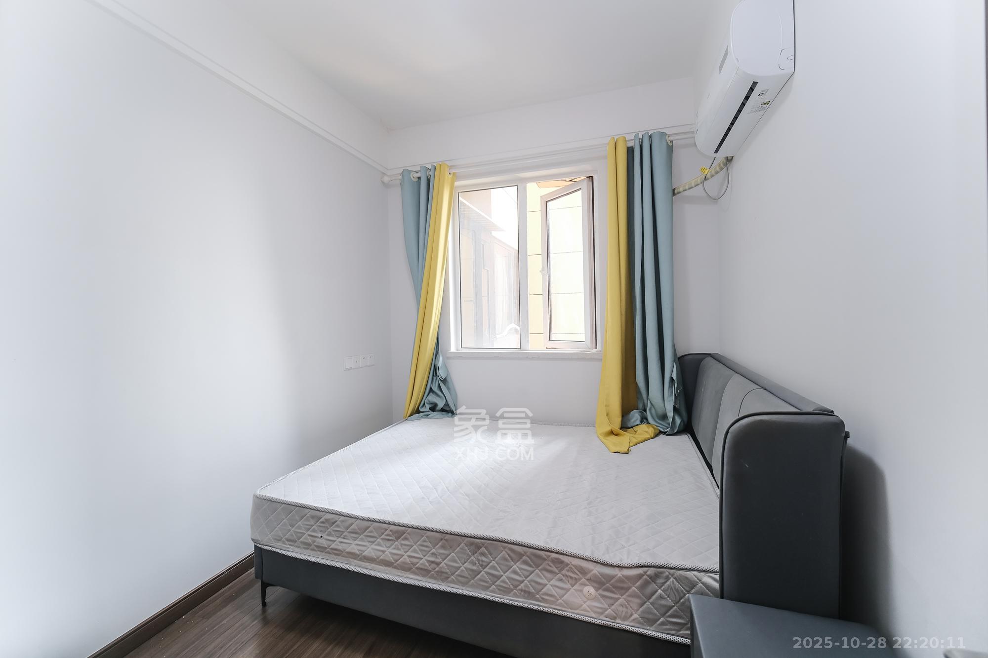 保利香槟国际  4室2厅2卫    99.6万卧室