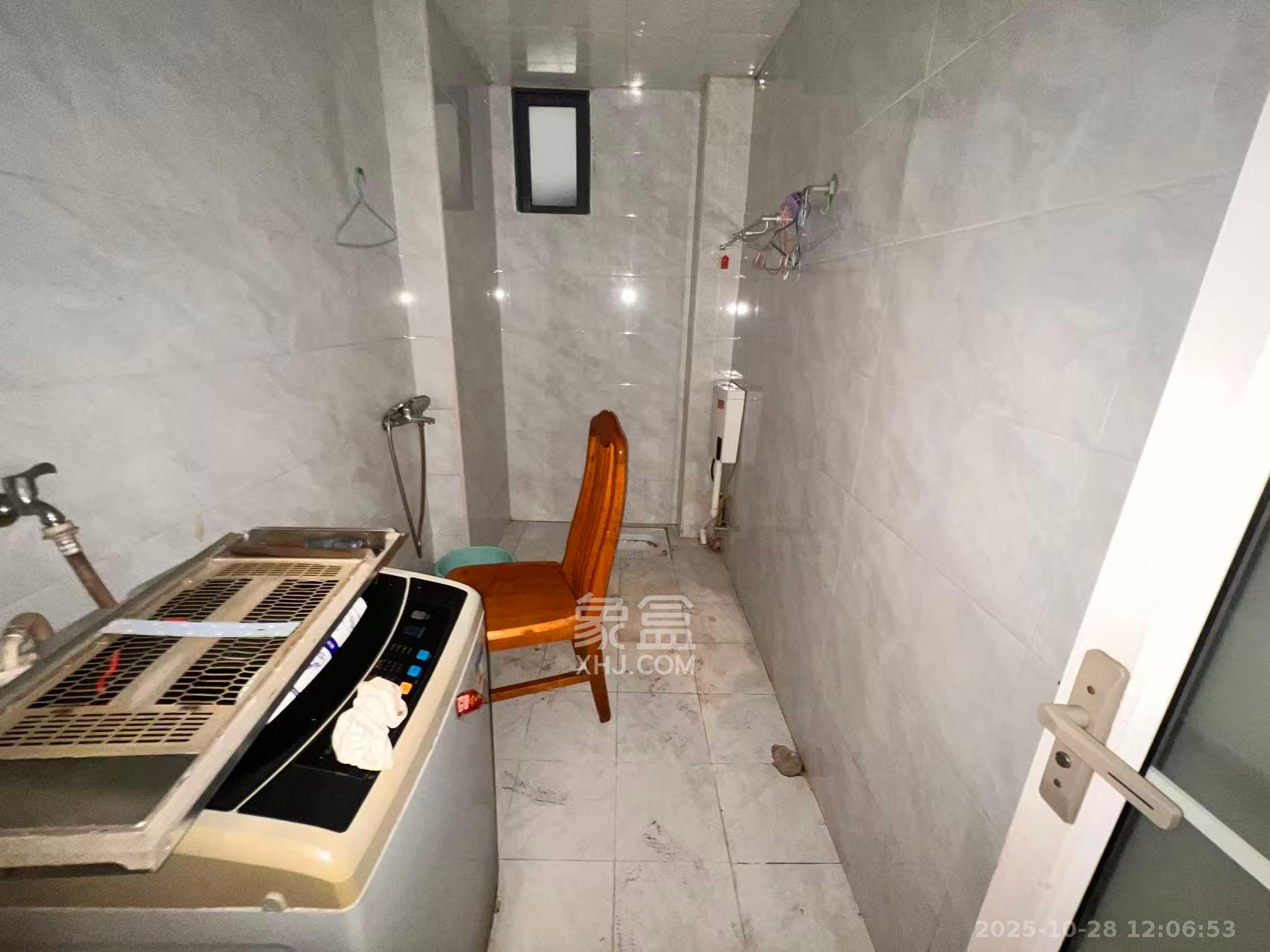 燕山街社区  3室1厅1卫    2100.0元/月室内图