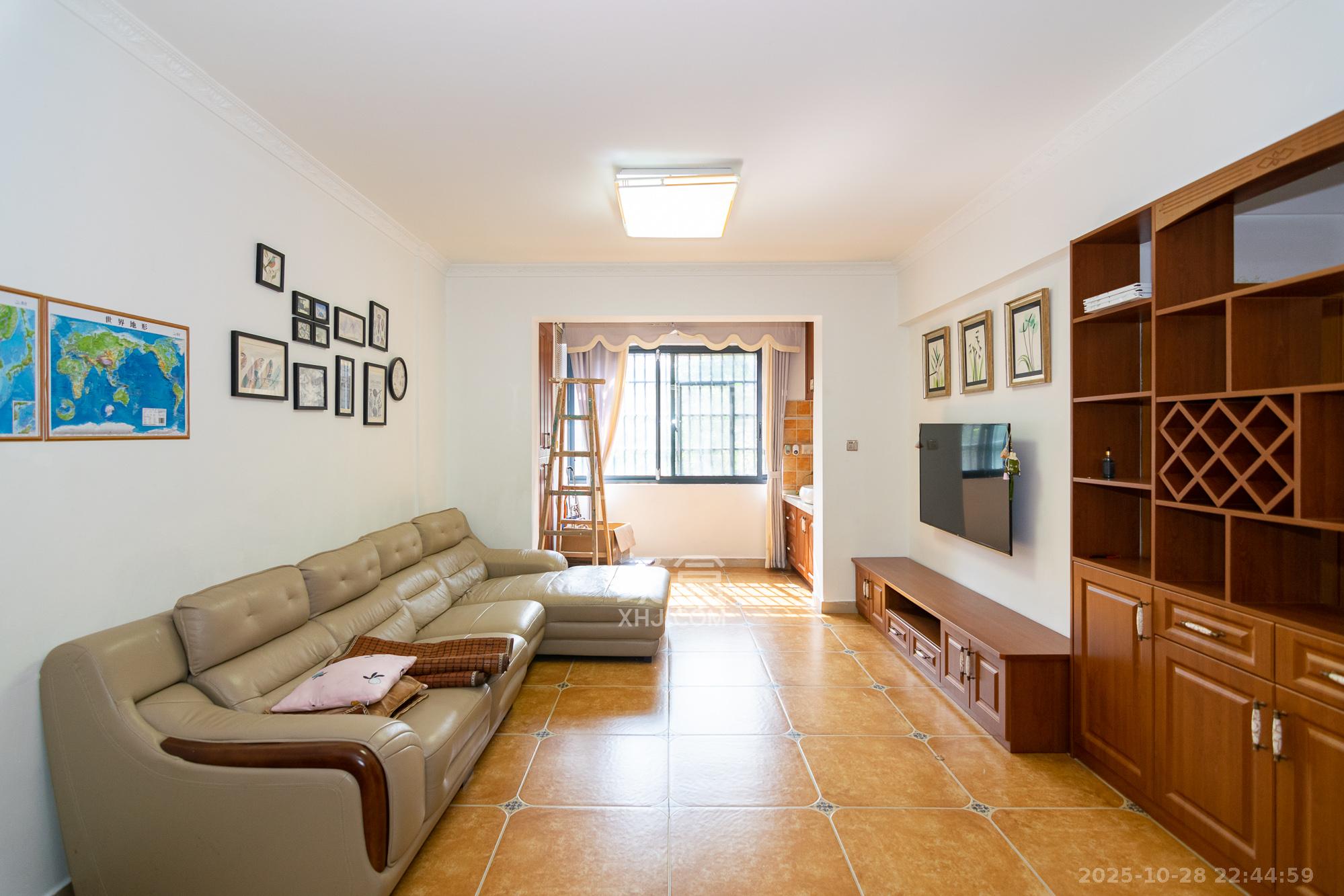 澳海澜庭 2室2厅1卫 46.0万 澳海澜庭 2室2厅1卫 46.0万客厅