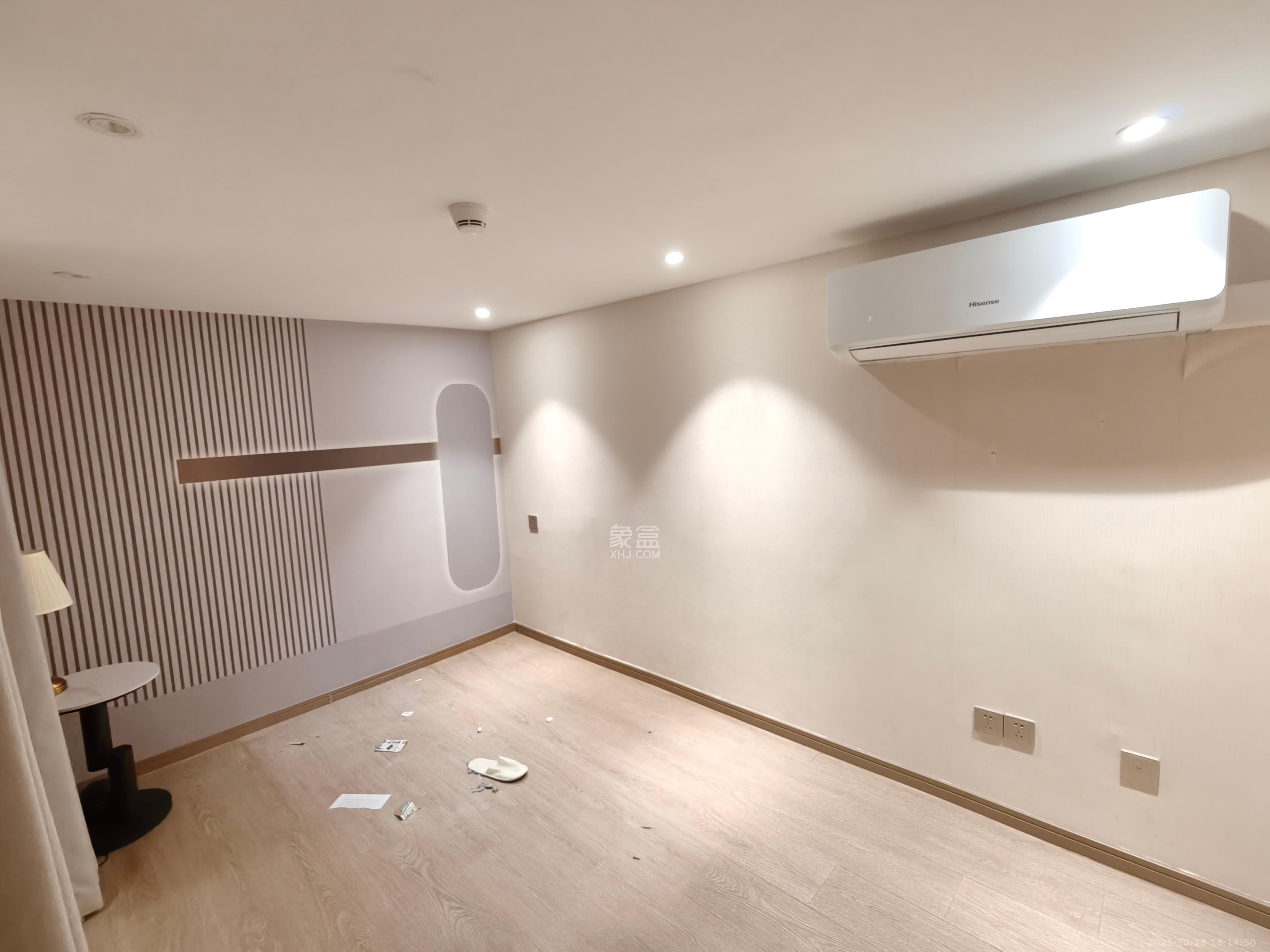 华远云玺公寓  4室2厅2卫    8500.0元/月室内图1