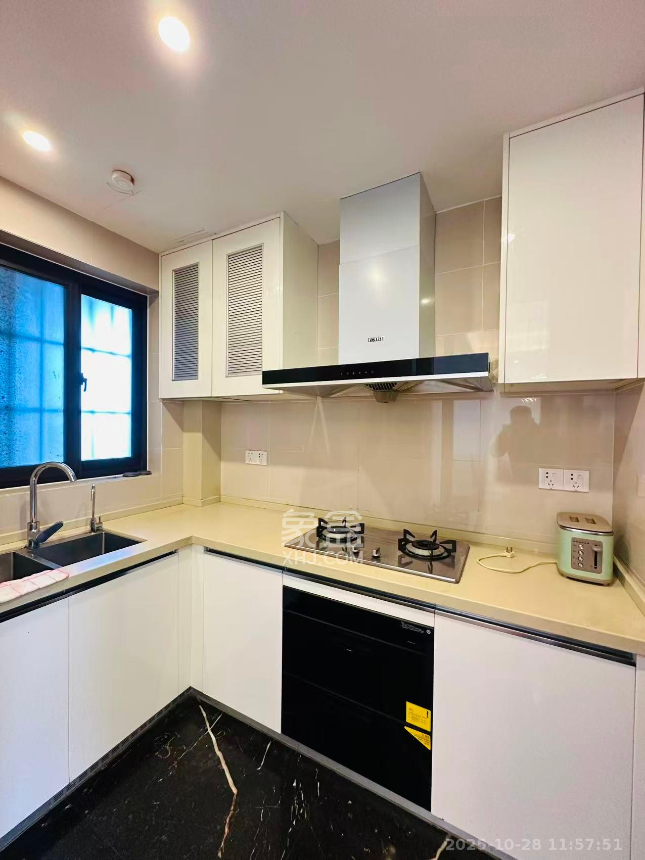 新力紫园  3室2厅1卫    2800.0元/月室内图