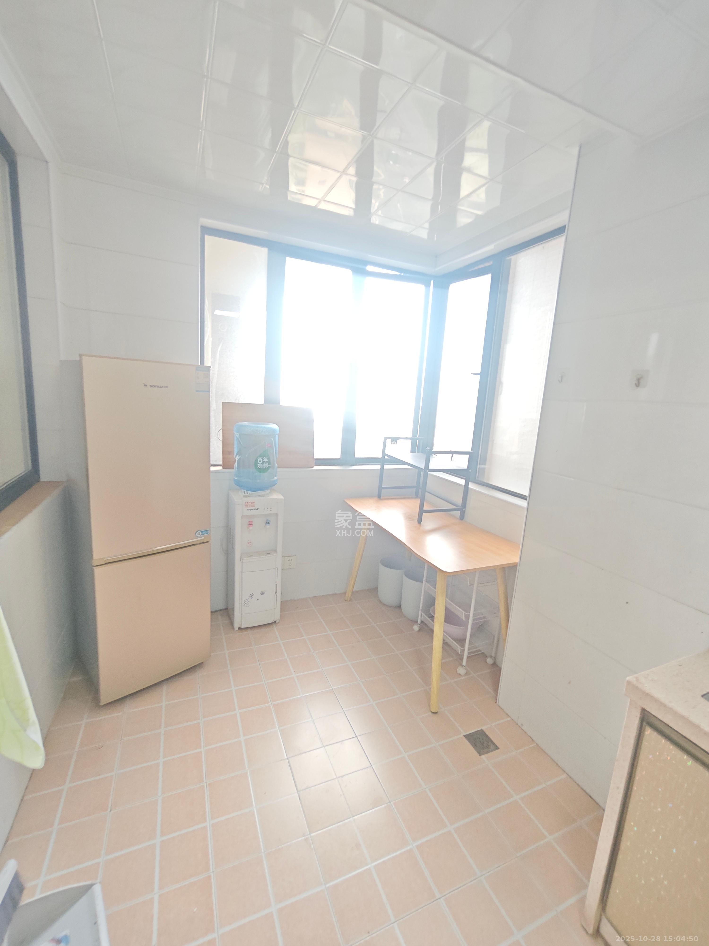 长房天翼未来城  3室1厅1卫    3500.0元/月 长房天翼未来城  3室1厅1卫    3500.0元/月室内图