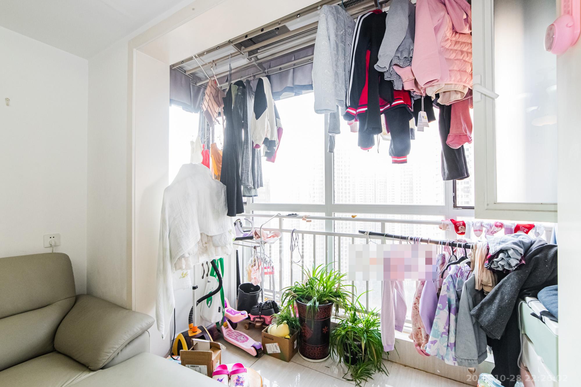 北辰三角洲E4区  3室1厅1卫    125.0万阳台