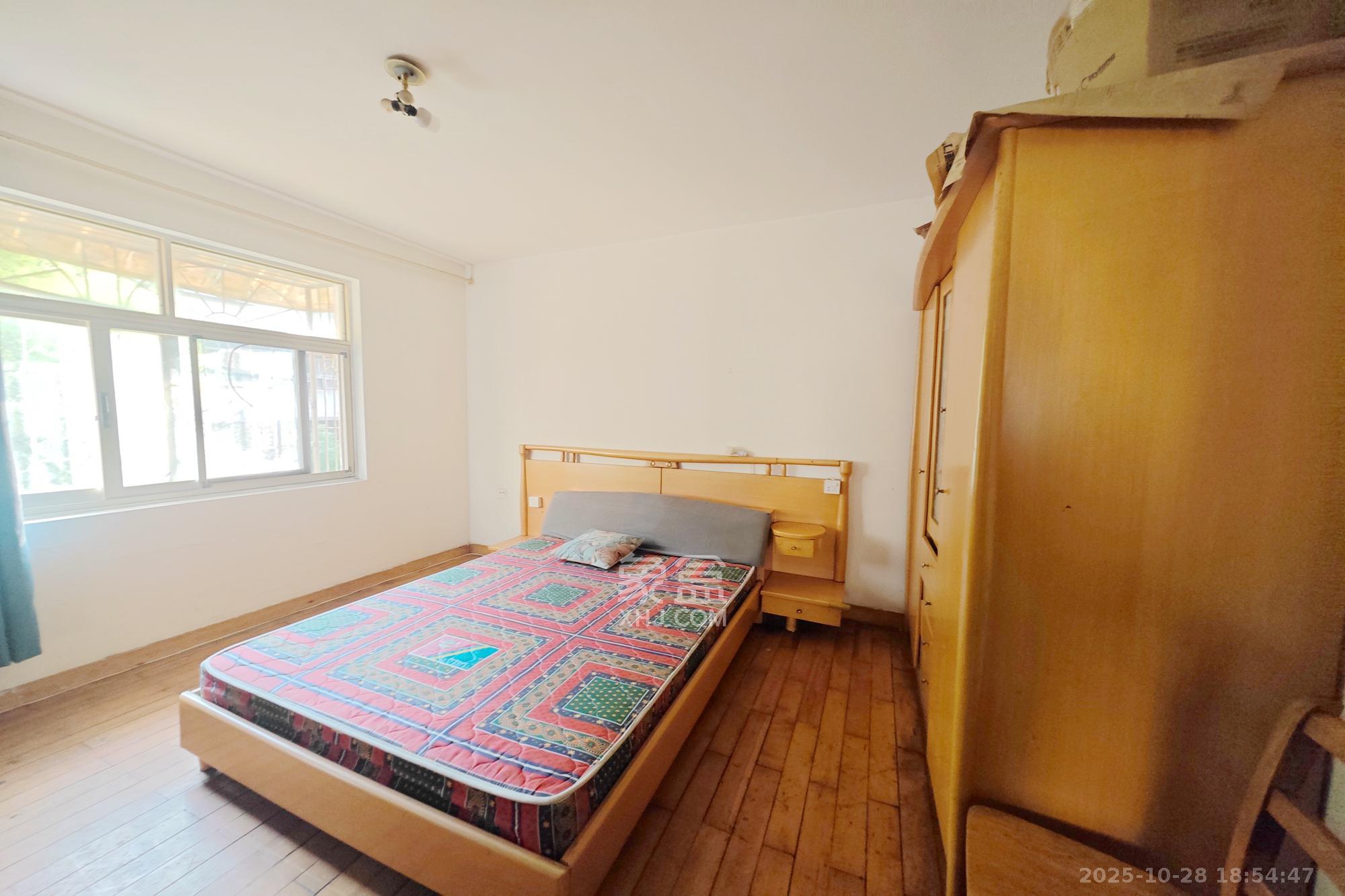 生物药厂宿舍  2室2厅1卫    39.8万 生物药厂宿舍  2室2厅1卫    39.8万卧室