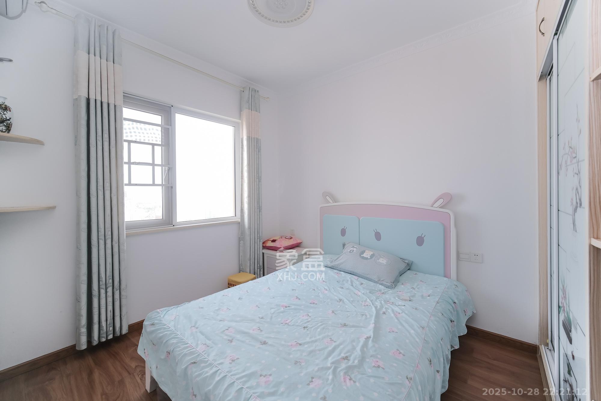 保利香槟国际  3室2厅1卫    72.0万卧室