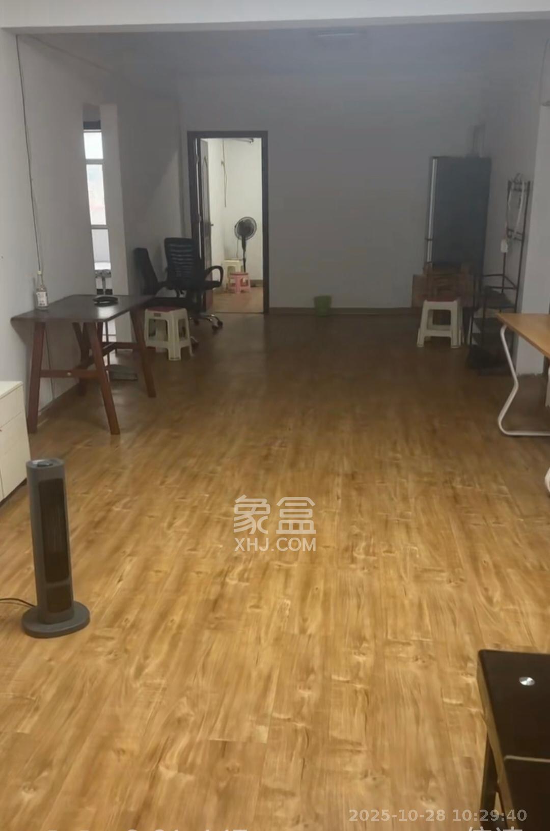 锦湘国际星城二期（锦雅苑）  3室2厅2卫    2500.0元/月室内图