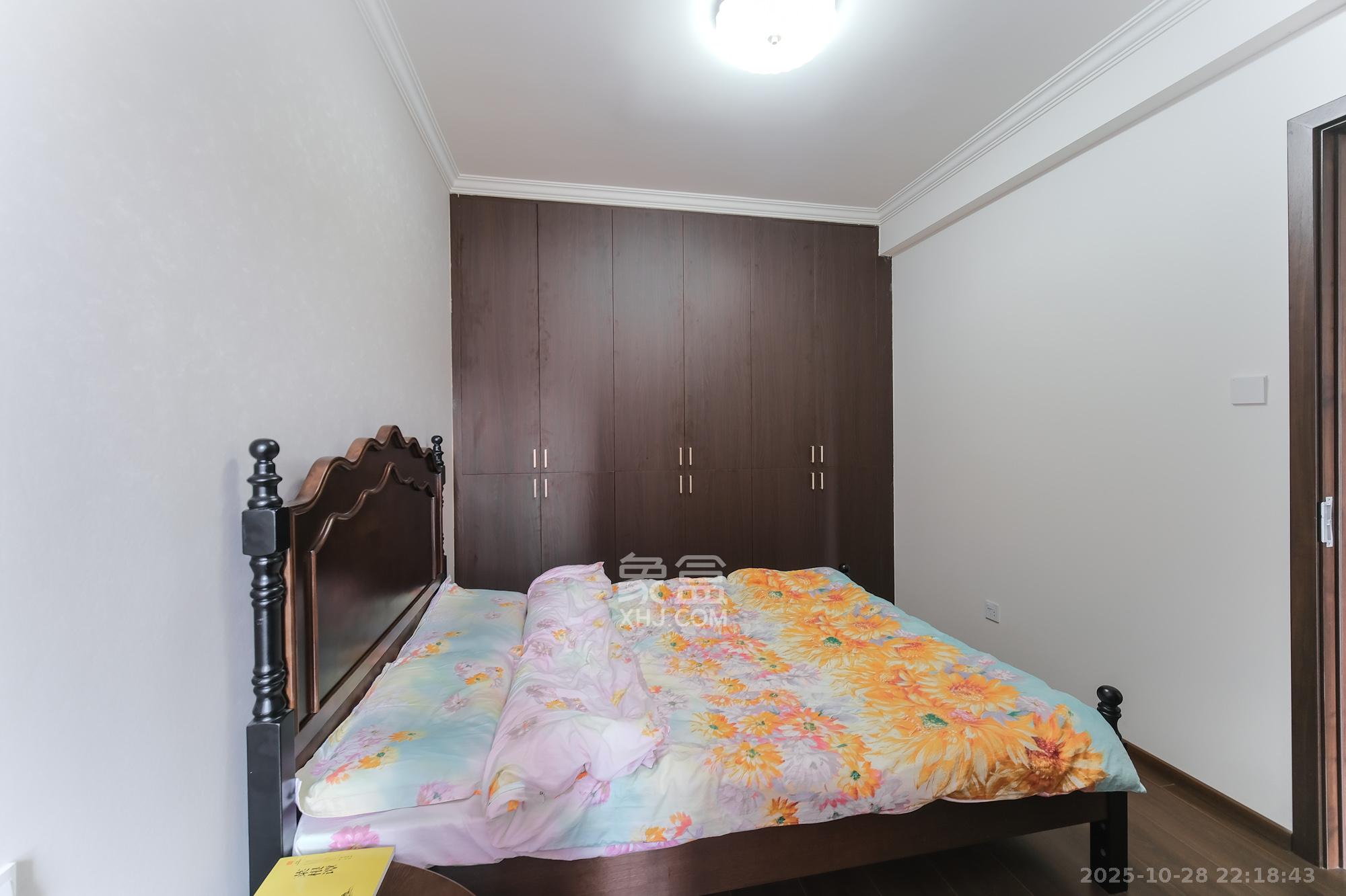 三一街区 2室2厅1卫 68.0万 三一街区 2室2厅1卫 68.0万卧室