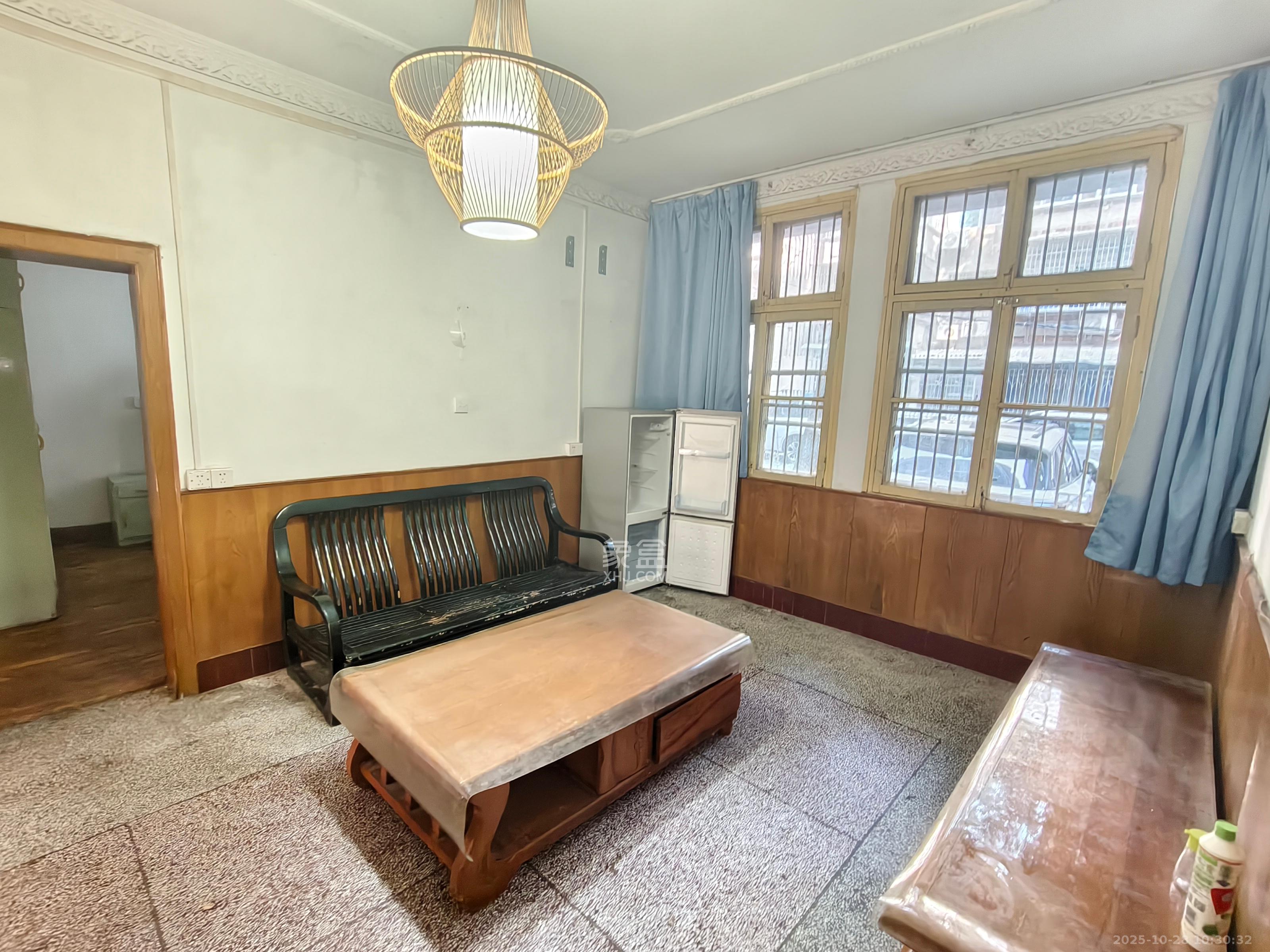 煤炭设计院宿舍  3室1厅1卫    1800.0元/月