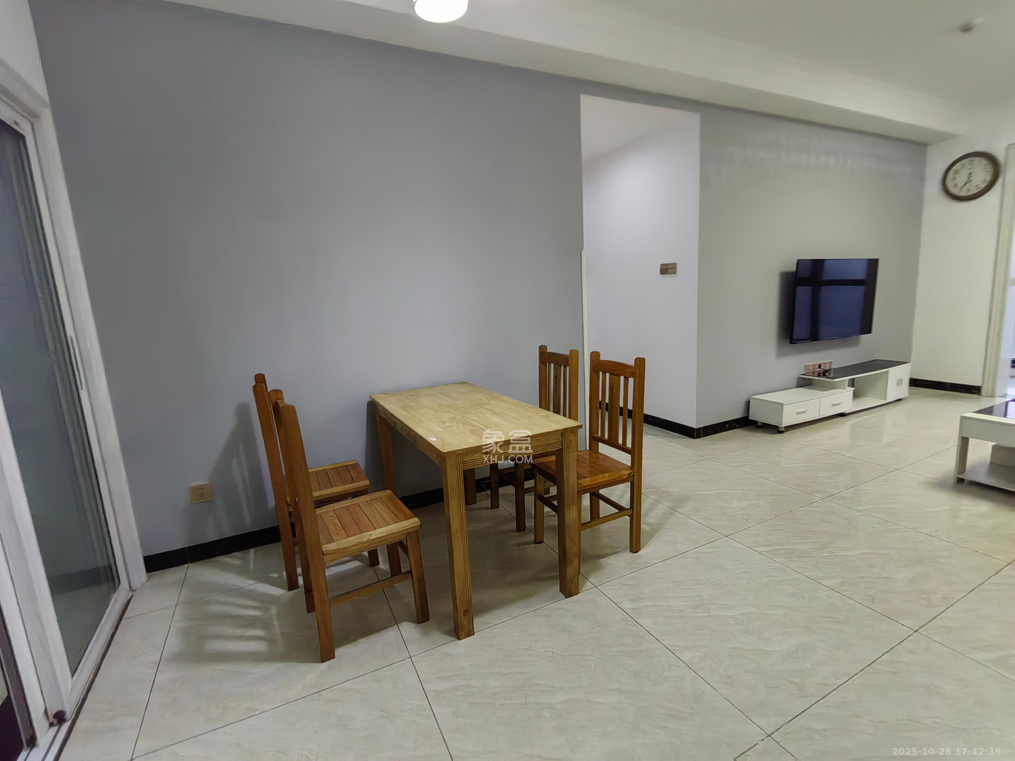 卓越浅水湾  3室2厅2卫    2500.0元/月室内图