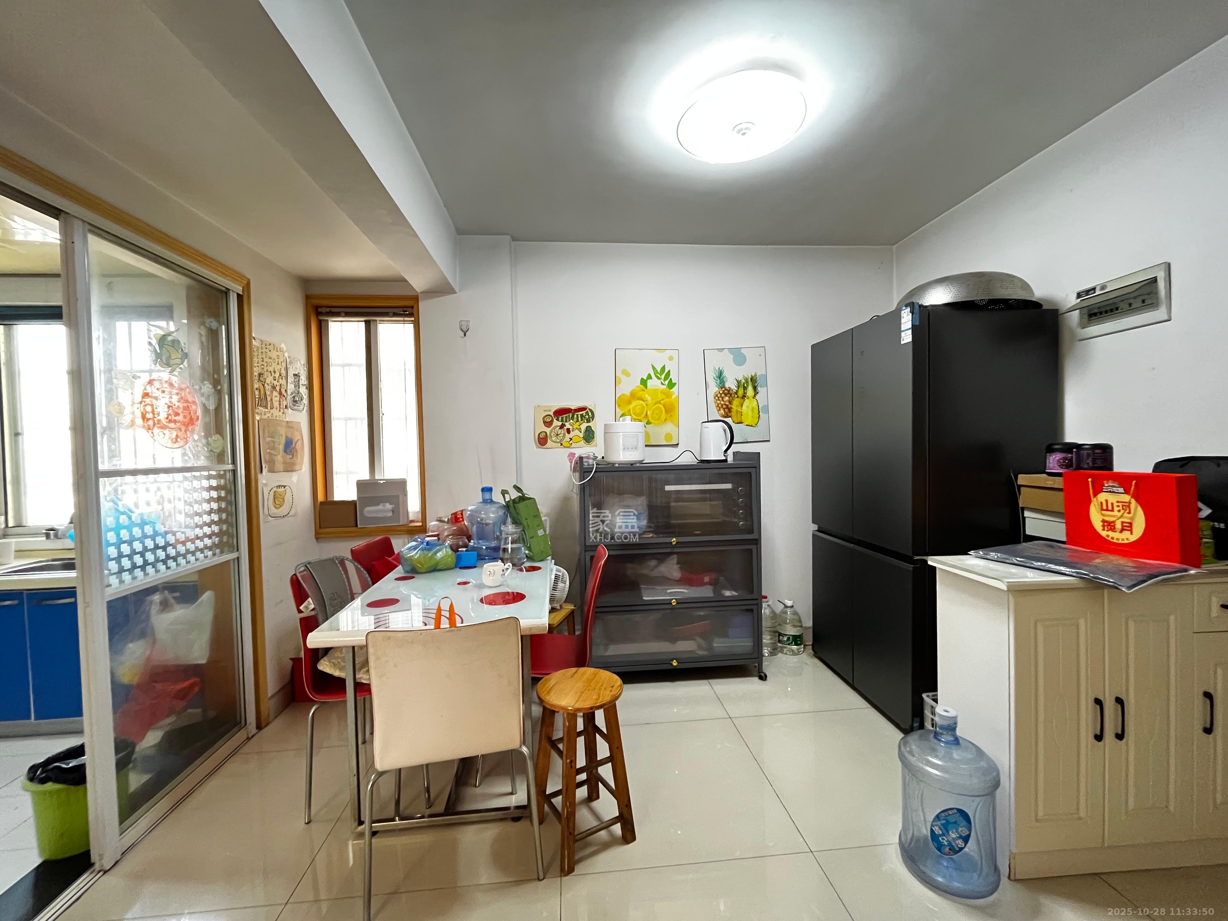 华欣公寓  2室2厅1卫    1800.0元/月室内图