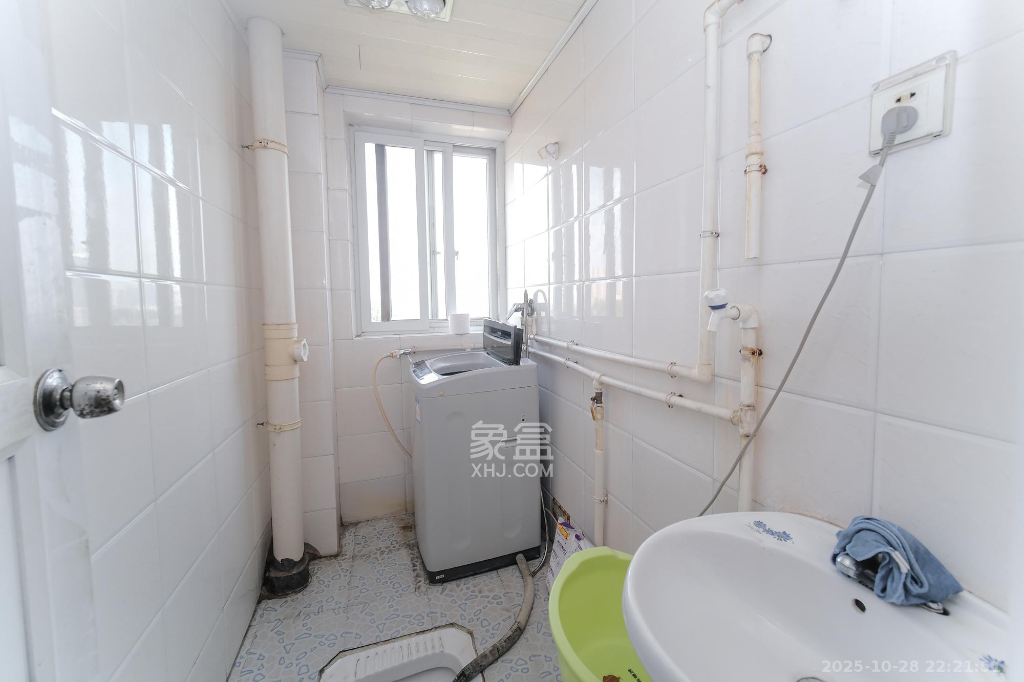 金鹰机电大市场 1室0厅0卫 65.0万 金鹰机电大市场 1室0厅0卫 65.0万卫生间