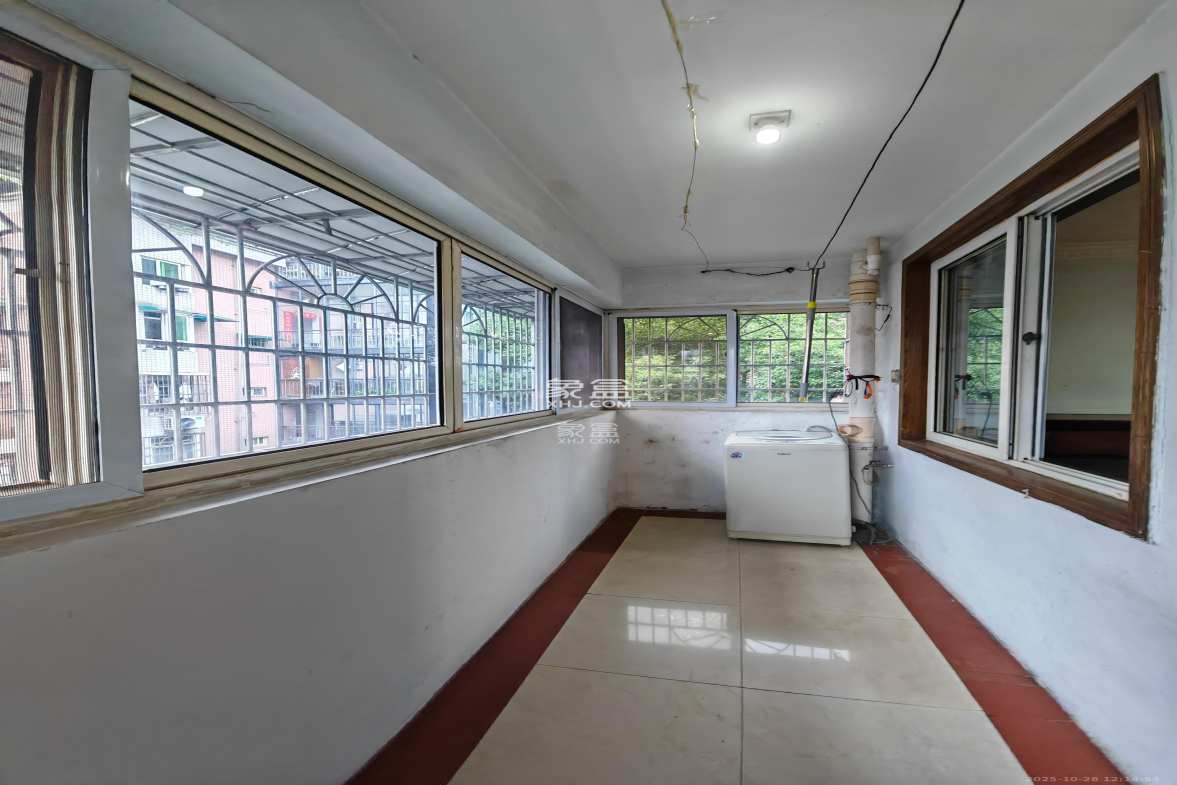 定王台公寓  2室1厅1卫    2200.0元/月 定王台公寓  2室1厅1卫    2200.0元/月室内图