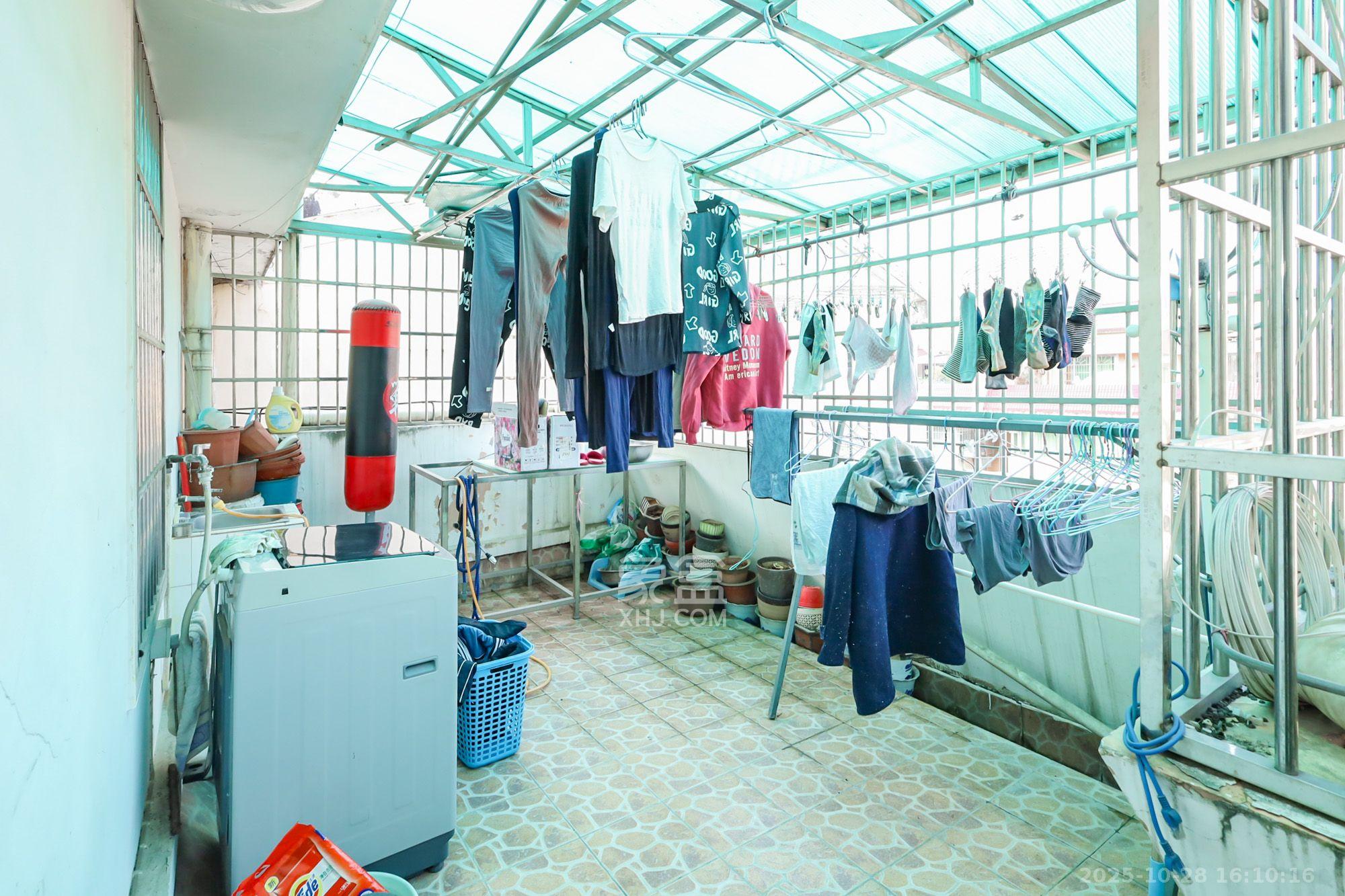 咸嘉新村嘉文苑  4室2厅2卫    1800.0元/月 咸嘉新村嘉文苑  4室2厅2卫    1800.0元/月室内图