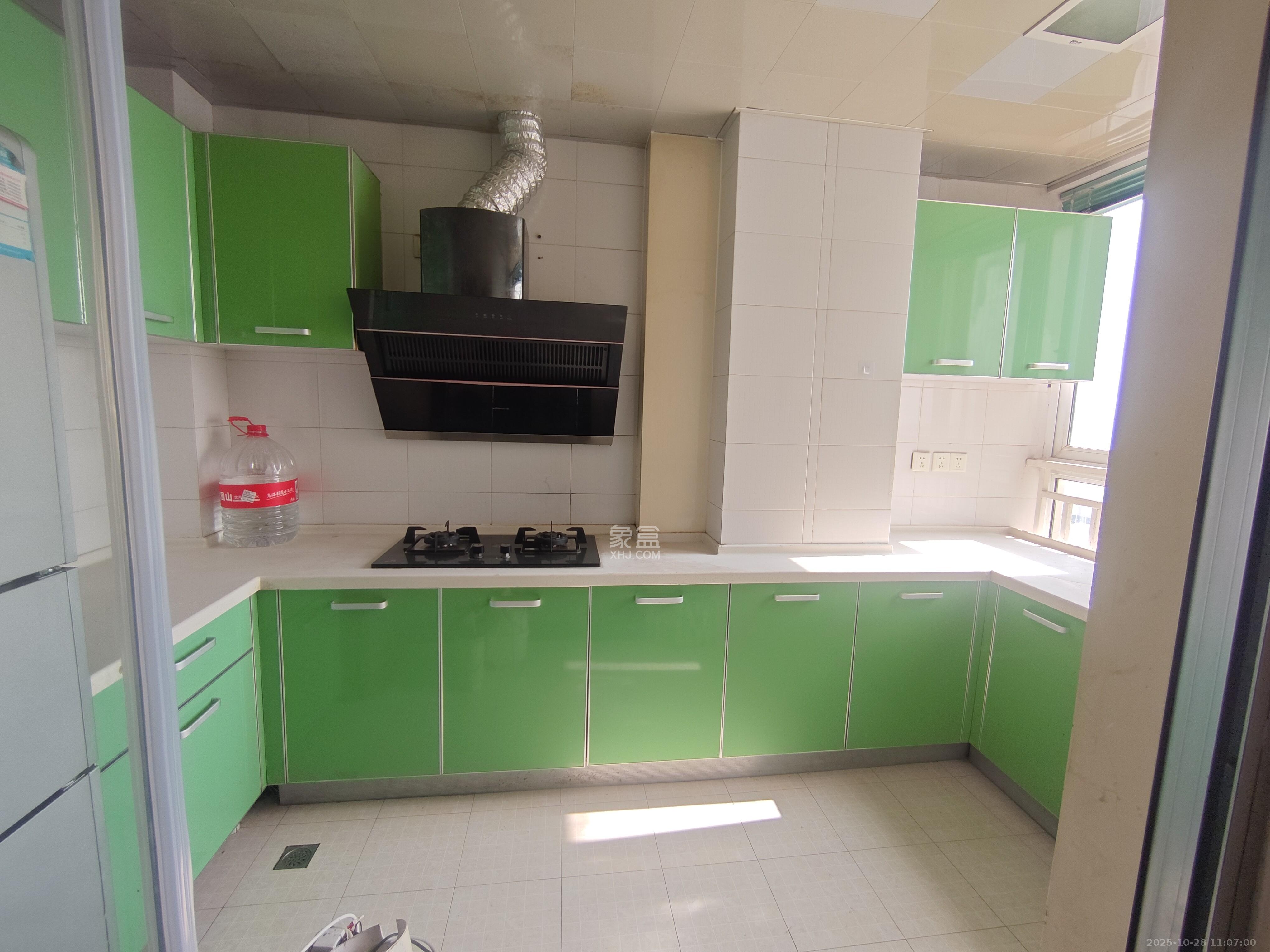 先锋水韵花都  3室2厅2卫    2200.0元/月室内图