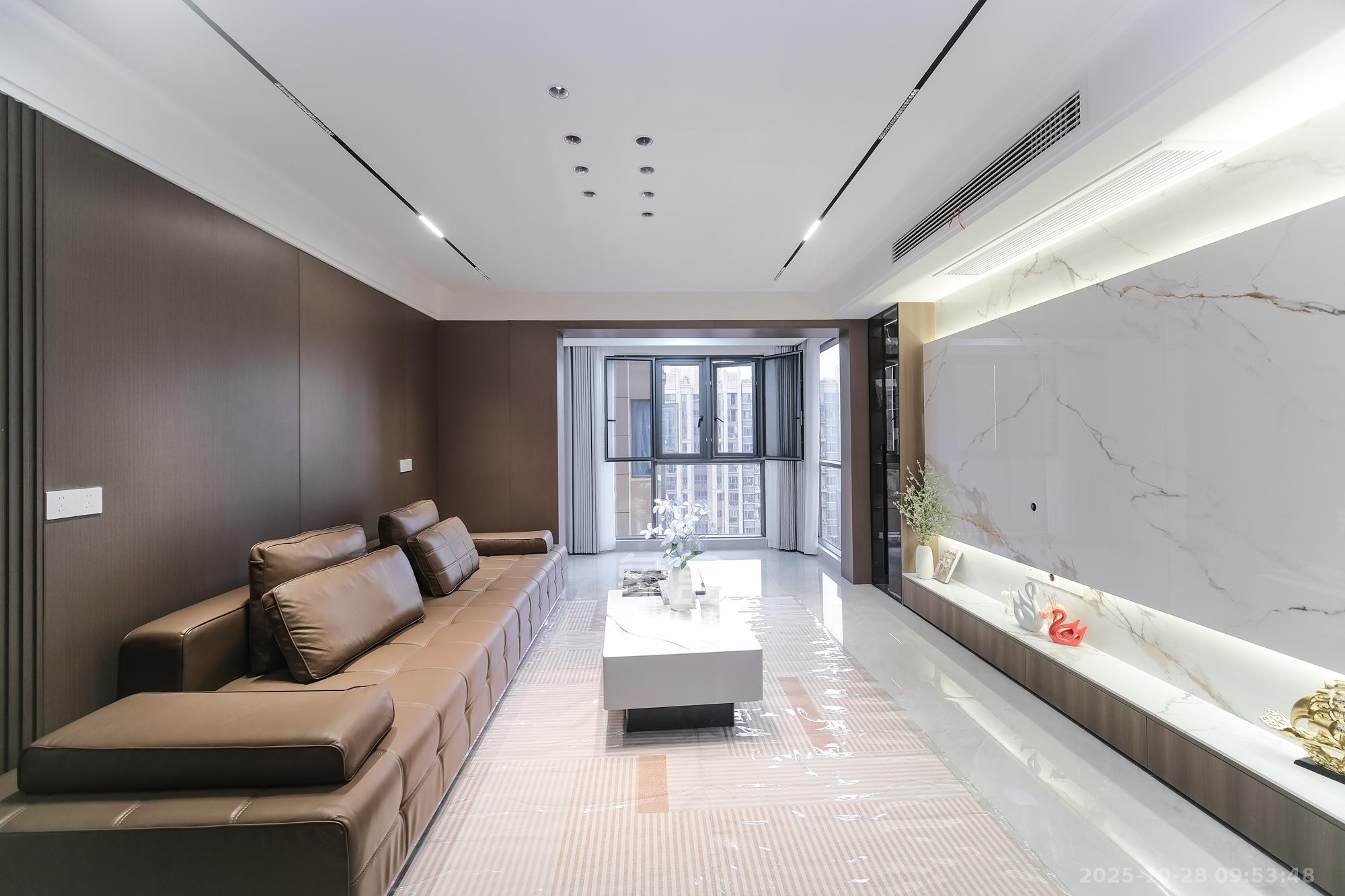 荣盛花语城 4室2厅2卫 99.0万 荣盛花语城 4室2厅2卫 99.0万客厅