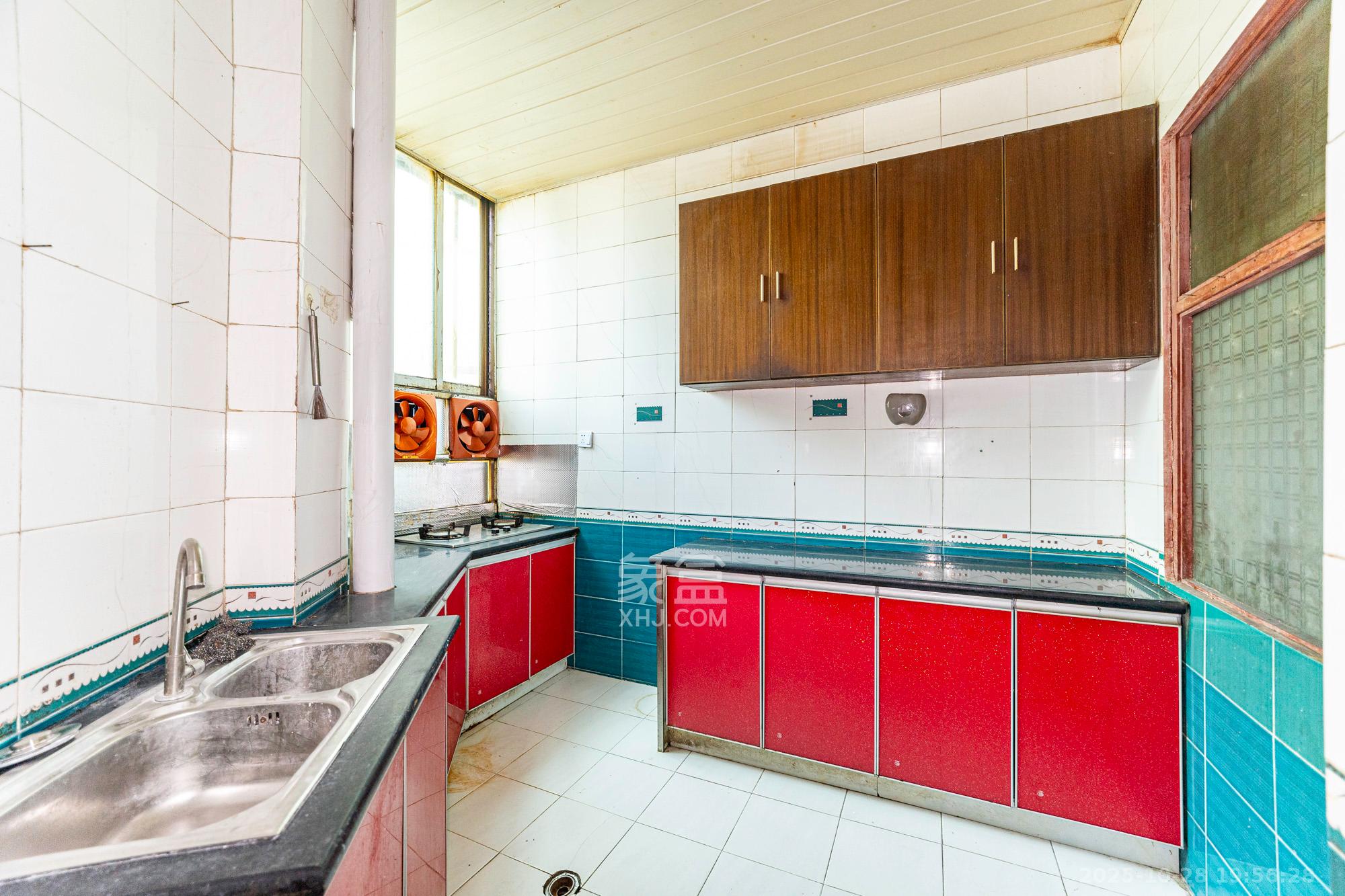 灰埠小区(灰埠社区)  3室2厅1卫    37.8万 灰埠小区(灰埠社区)  3室2厅1卫    37.8万厨房