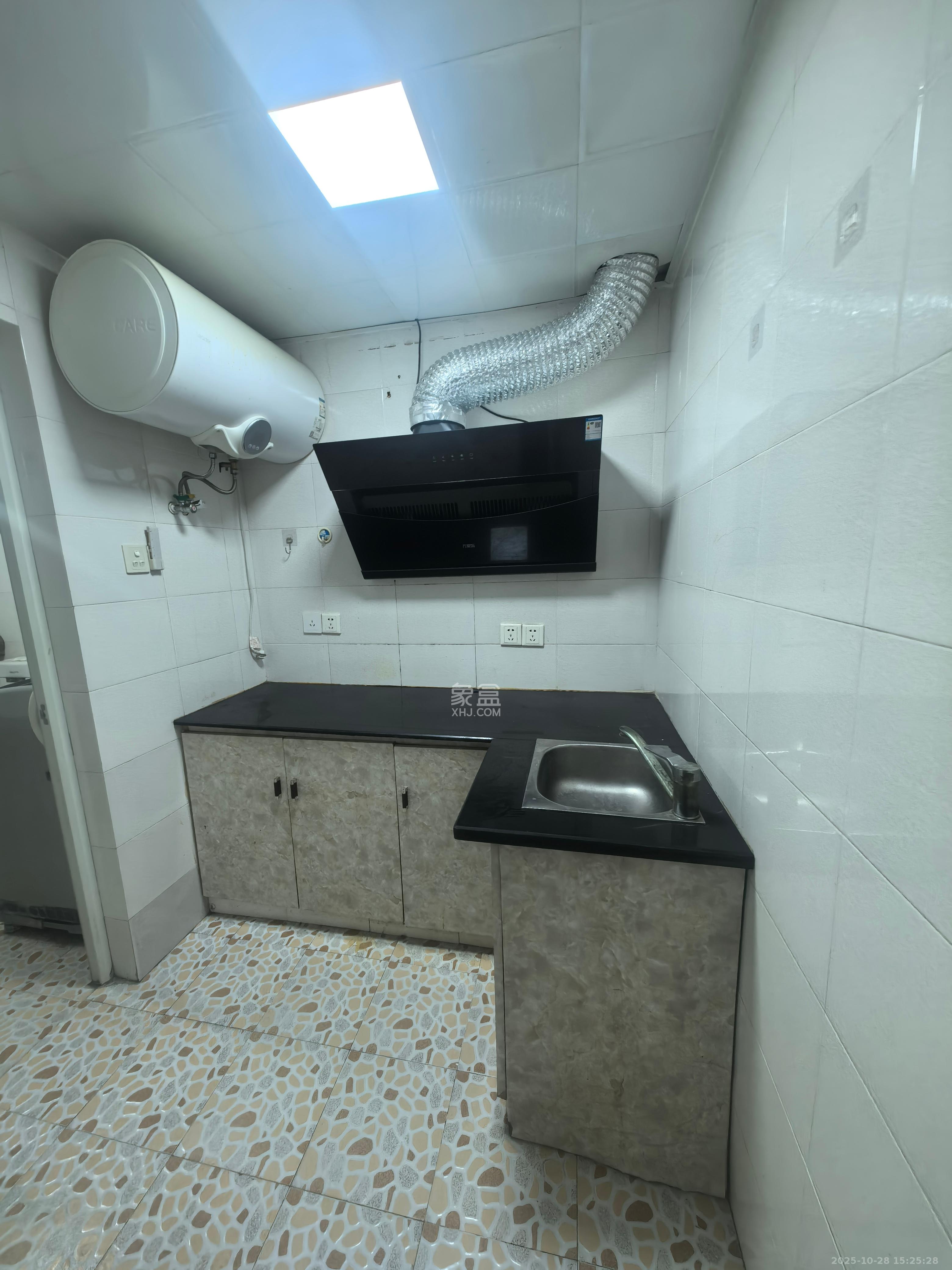 左岸右岸 1室1厅1卫 1500.0元/月 左岸右岸 1室1厅1卫 1500.0元/月室内图