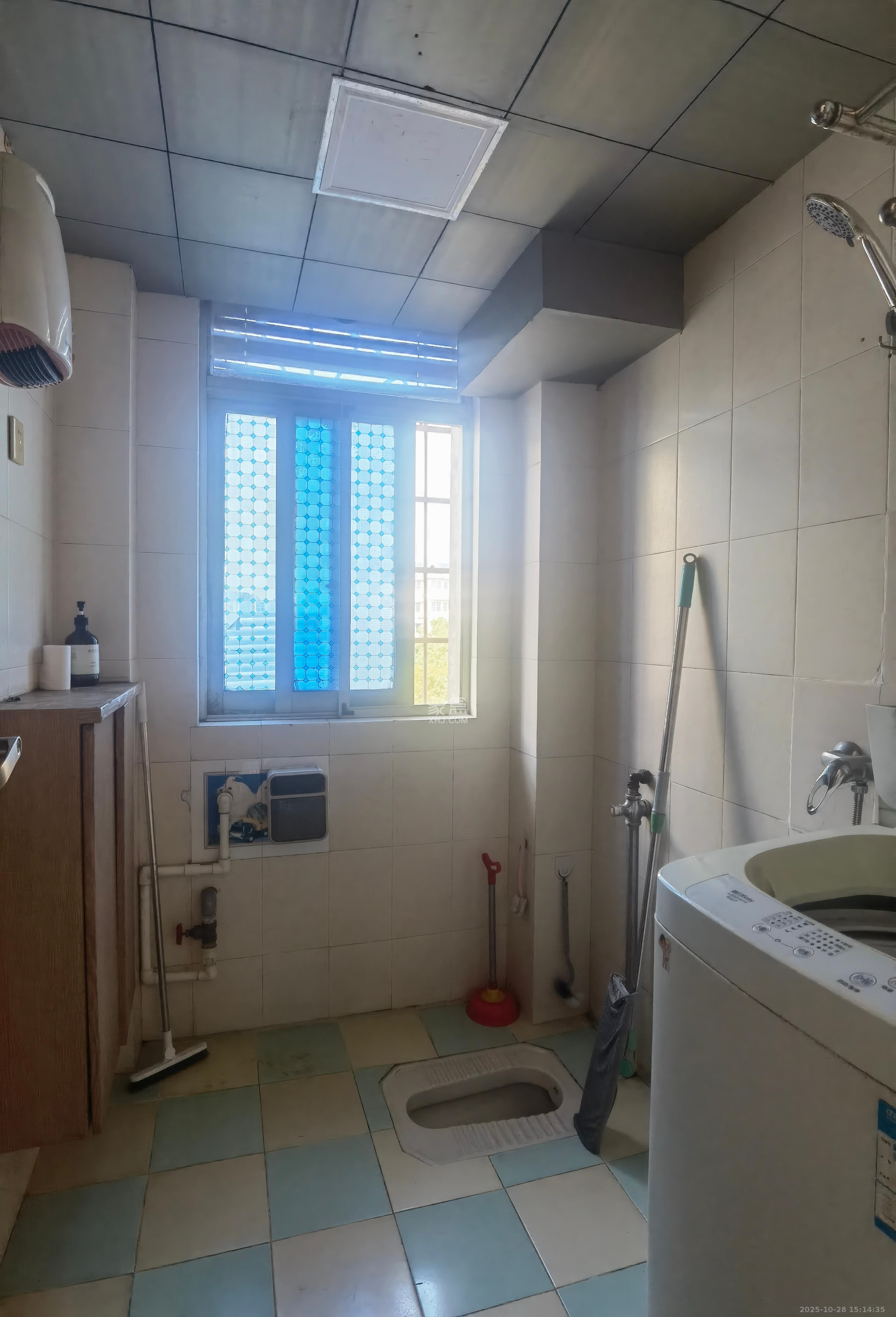 四方小区 2室2厅1卫 1800.0元/月 四方小区 2室2厅1卫 1800.0元/月室内图