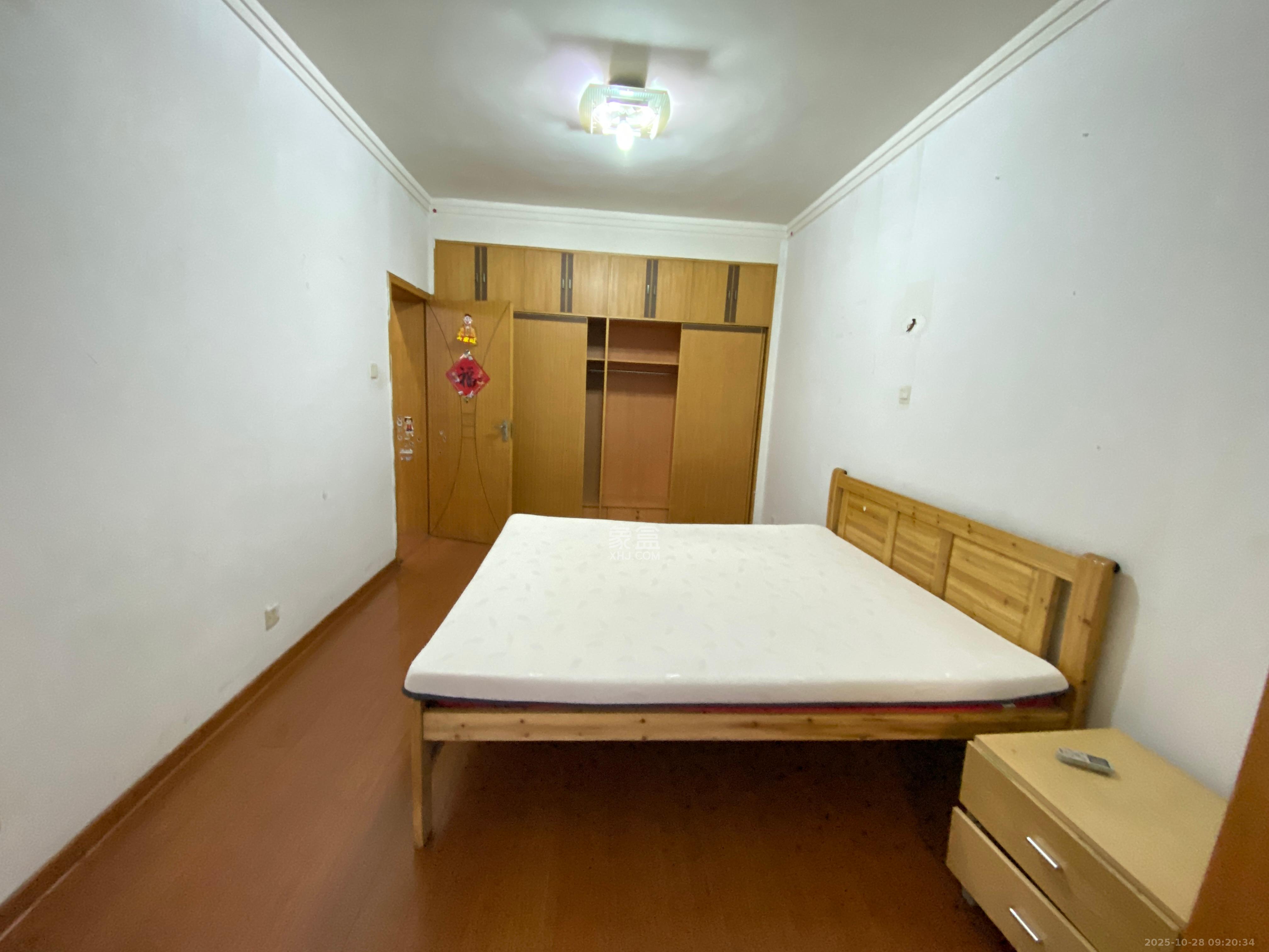 荷花园电信宿舍(天辰荷花苑)  2室1厅1卫    1800.0元/月 荷花园电信宿舍(天辰荷花苑)  2室1厅1卫    1800.0元/月室内图