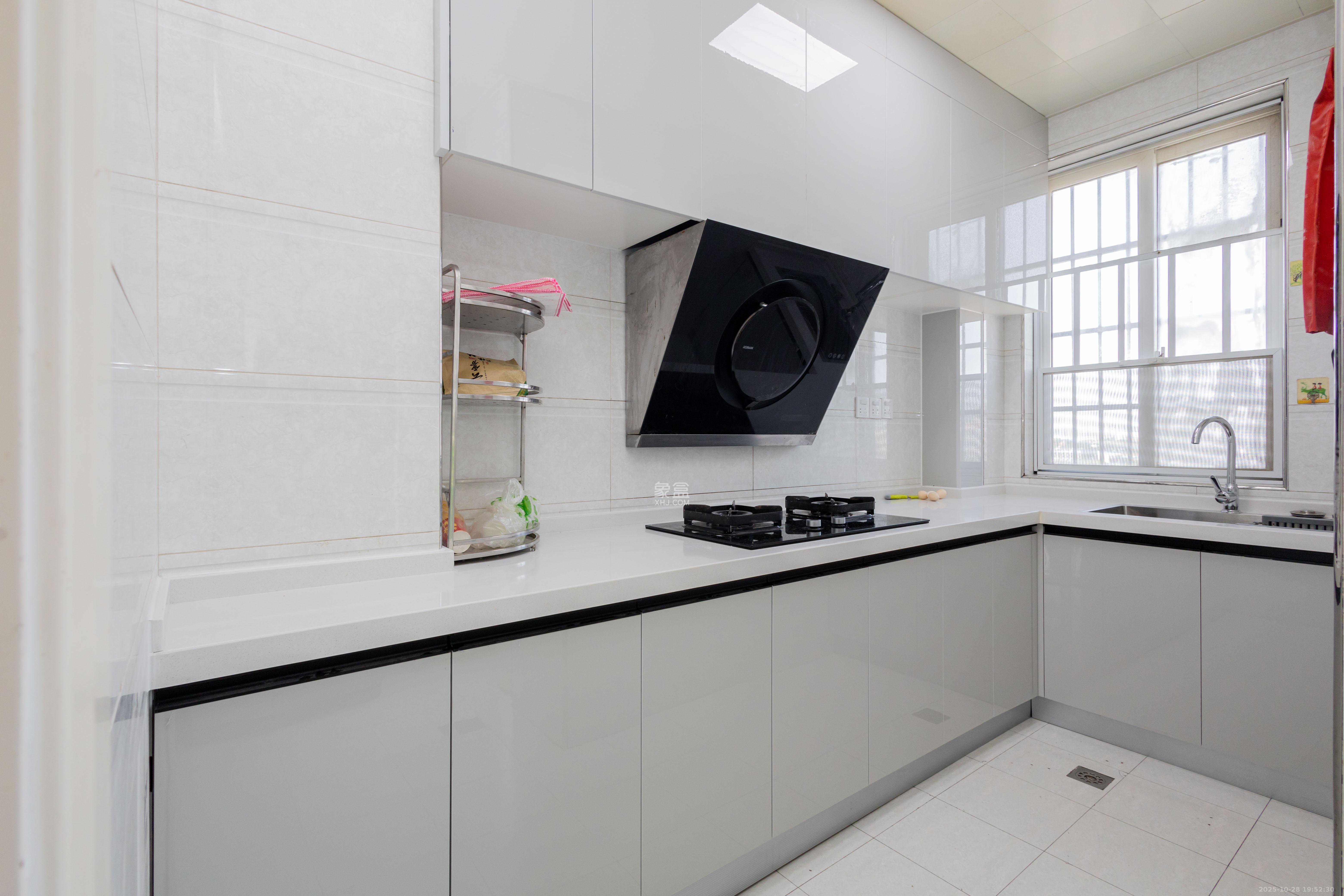 星城福邸(雄天朗郡)  3室2厅2卫    75.0万 星城福邸(雄天朗郡)  3室2厅2卫    75.0万厨房