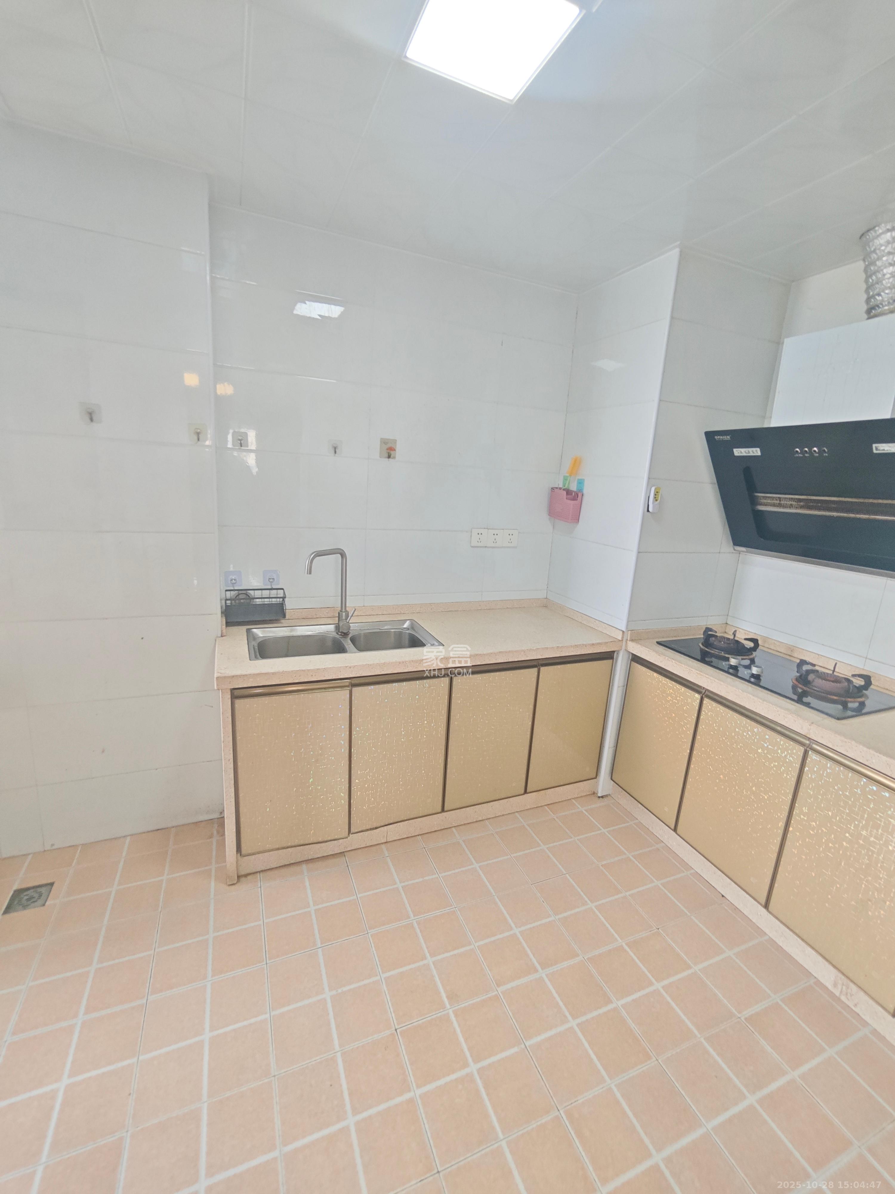 长房天翼未来城  3室1厅1卫    3500.0元/月 长房天翼未来城  3室1厅1卫    3500.0元/月室内图