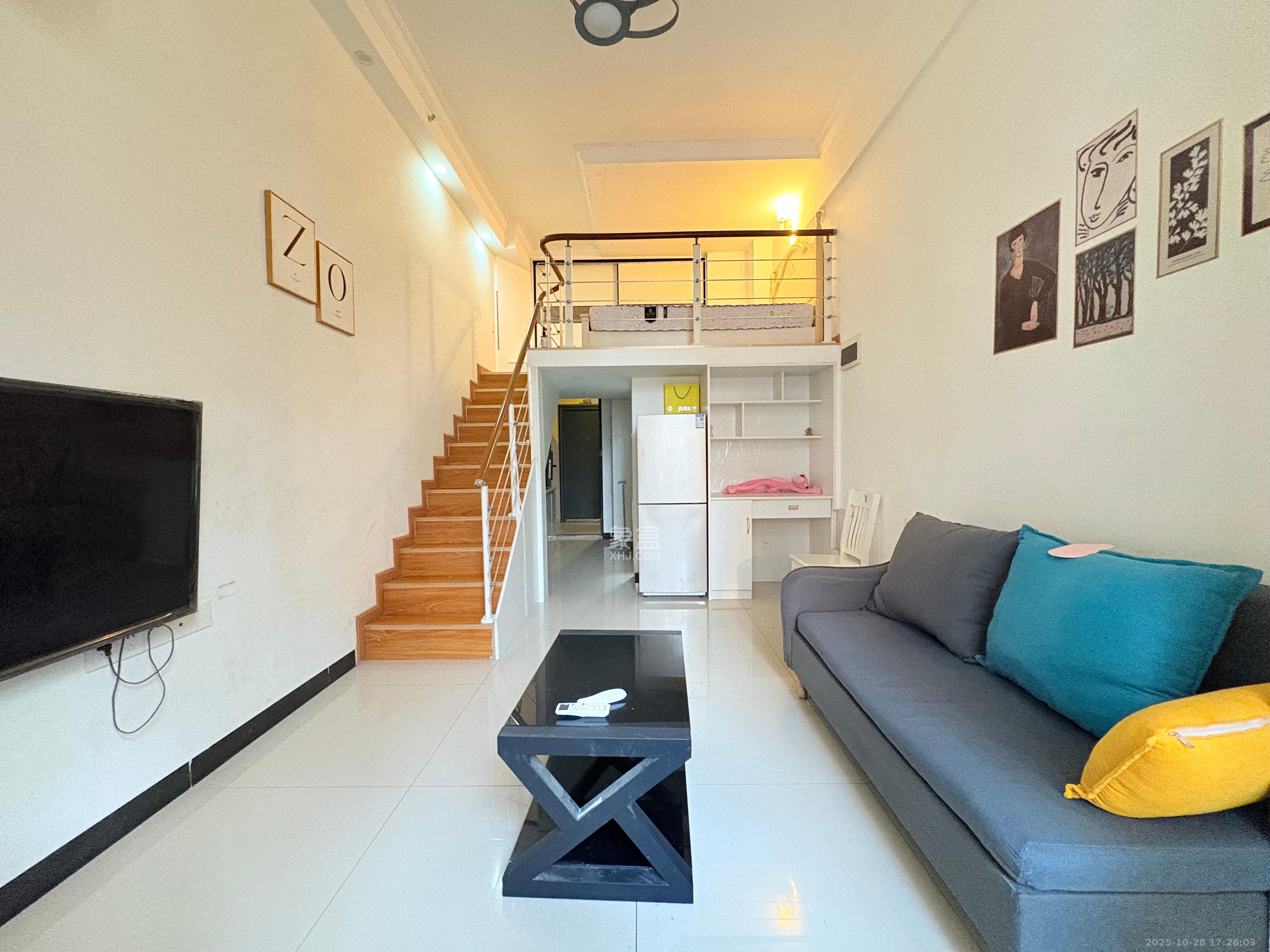 芙蓉万国城MOMA（卓越汇富苑）  1室1厅1卫    1400.0元/月室内图1