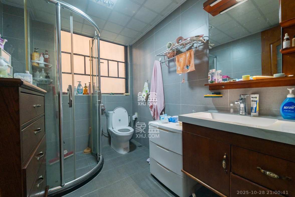 深业睿城 5室2厅3卫 222.0万 深业睿城 5室2厅3卫 222.0万卫生间