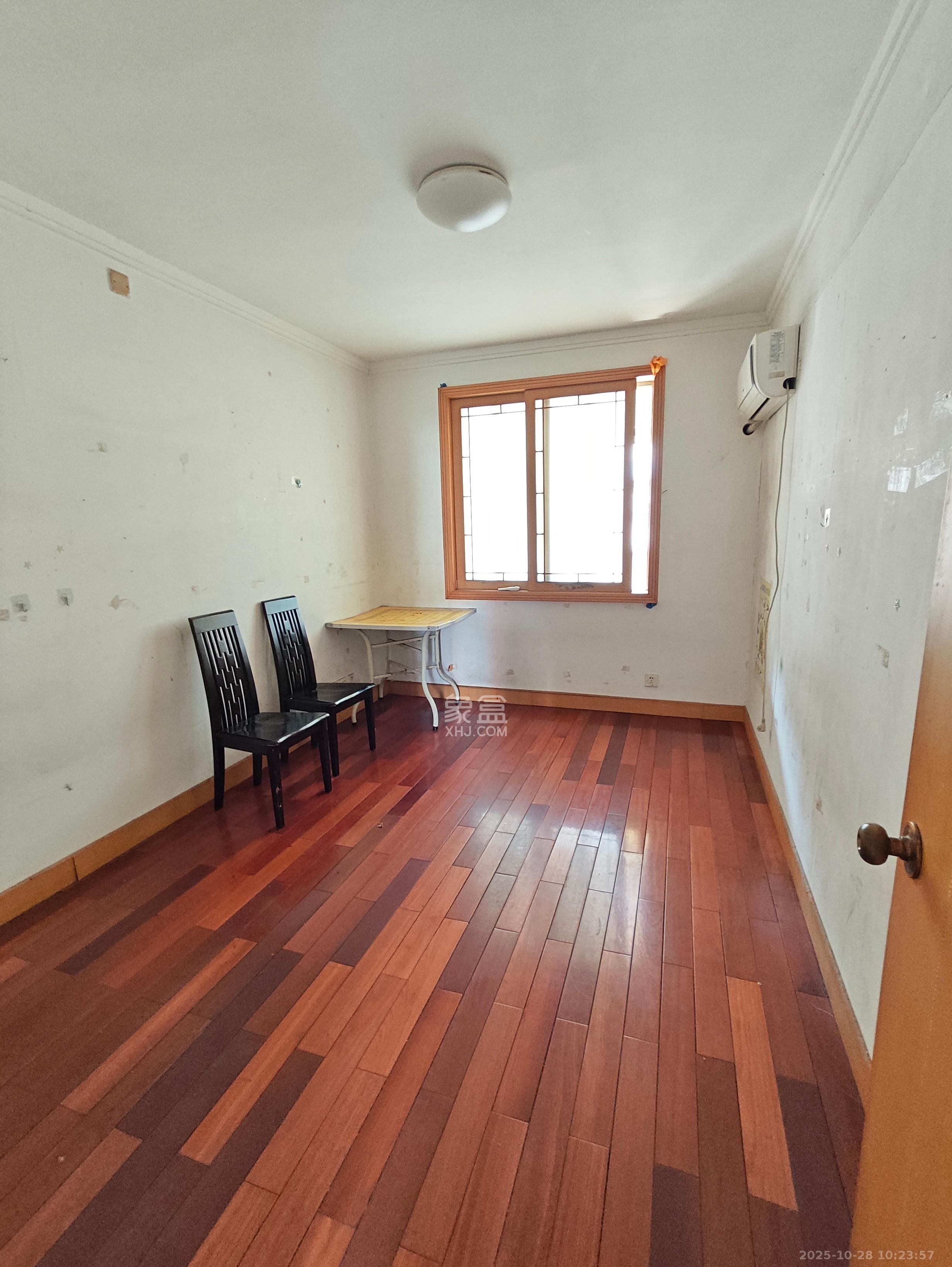 湘计花园 3室2厅1卫 2300.0元/月 湘计花园 3室2厅1卫 2300.0元/月室内图