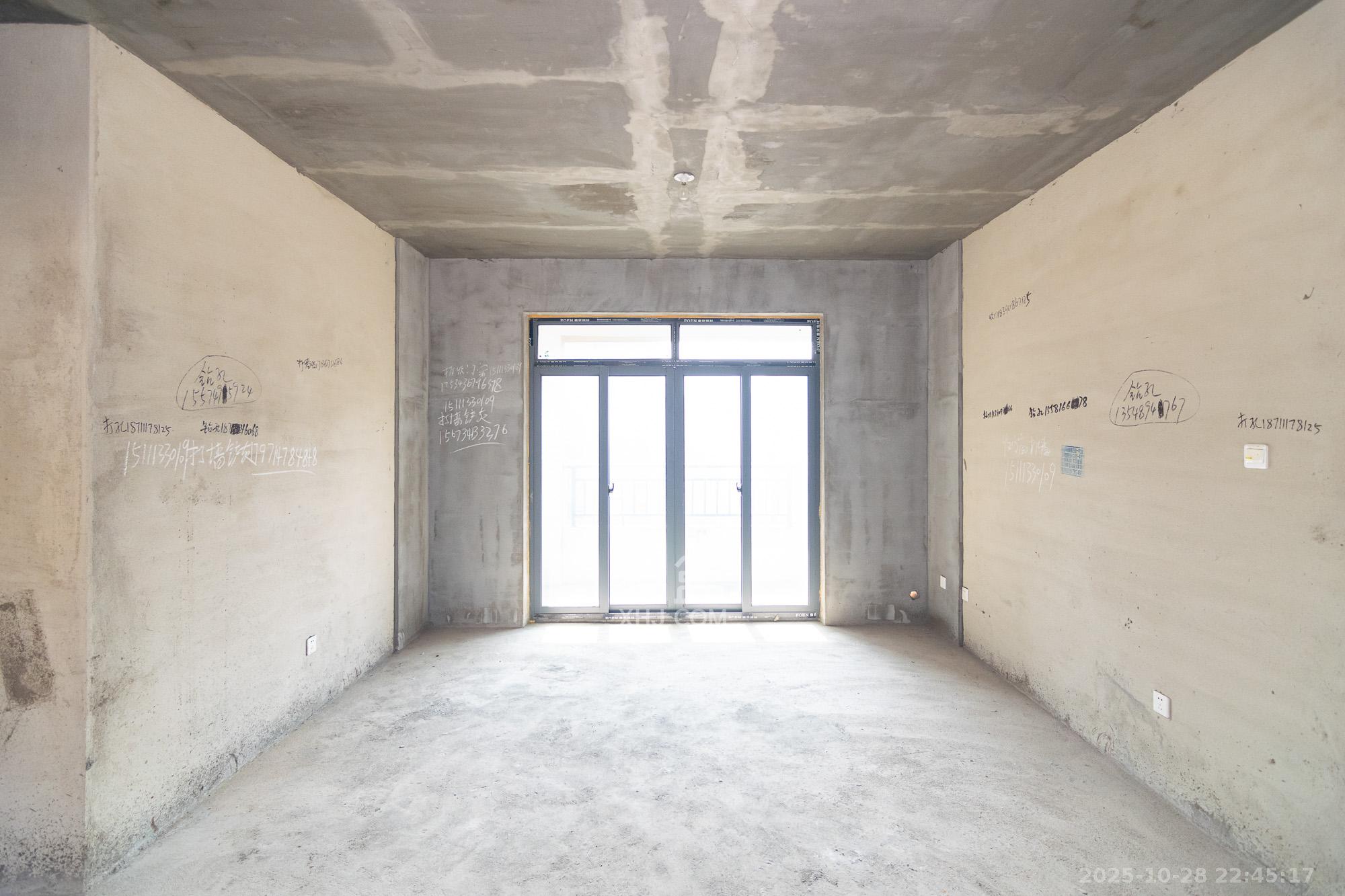 澳海月亮湾  3室2厅2卫    72.0万 澳海月亮湾  3室2厅2卫    72.0万客厅