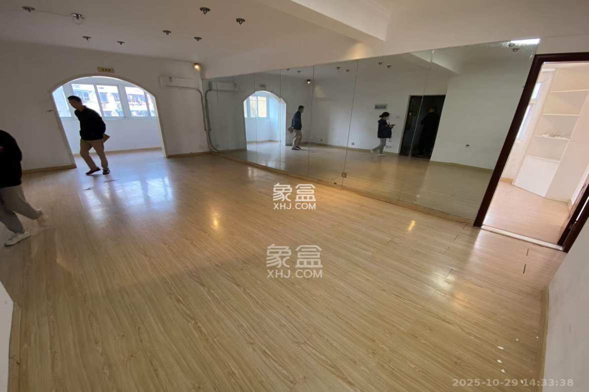 益佳苑  3室2厅1卫    2600.0元/月 益佳苑  3室2厅1卫    2600.0元/月室内图