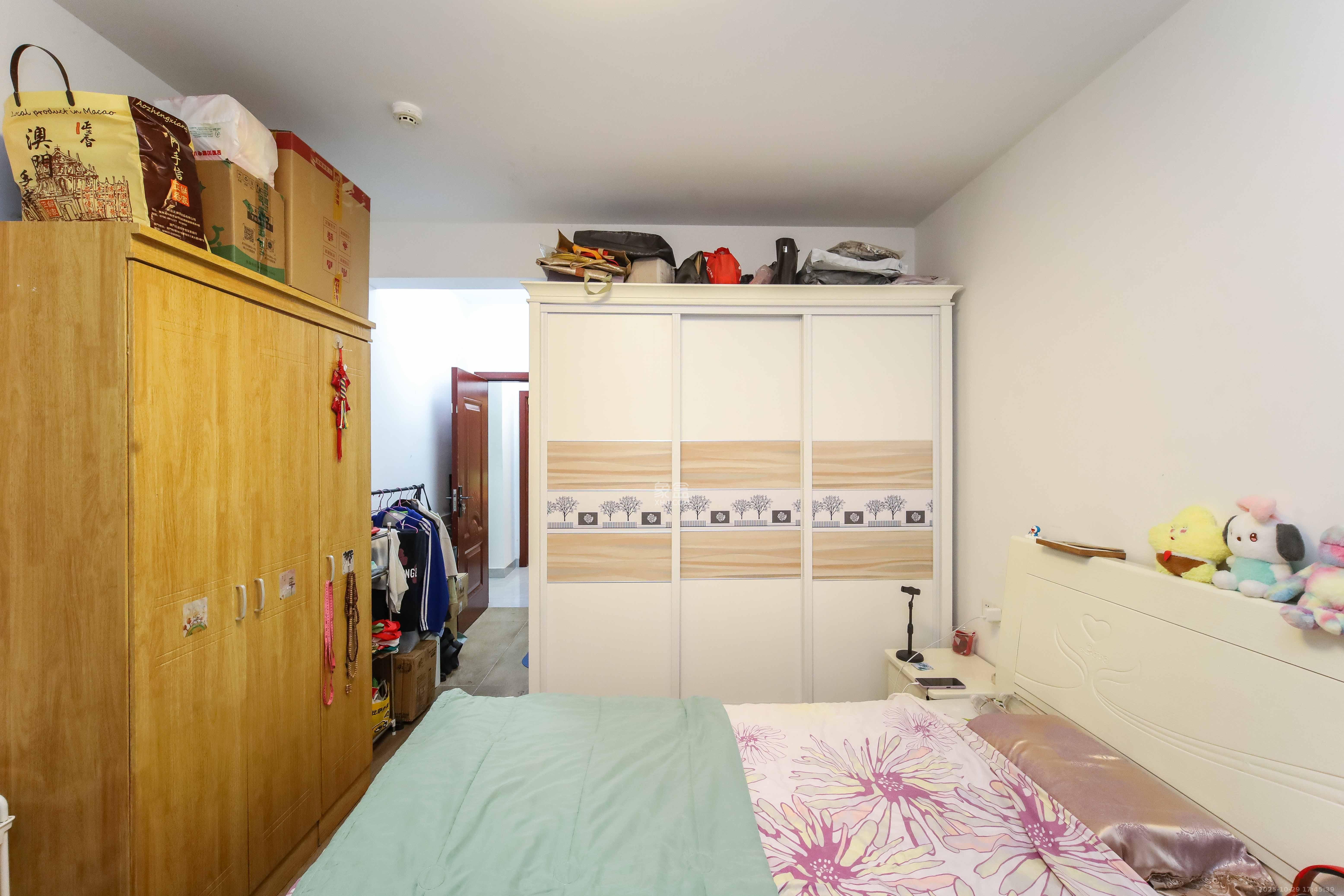 金地格林公馆  3室2厅2卫    110.0万 金地格林公馆  3室2厅2卫    110.0万卧室